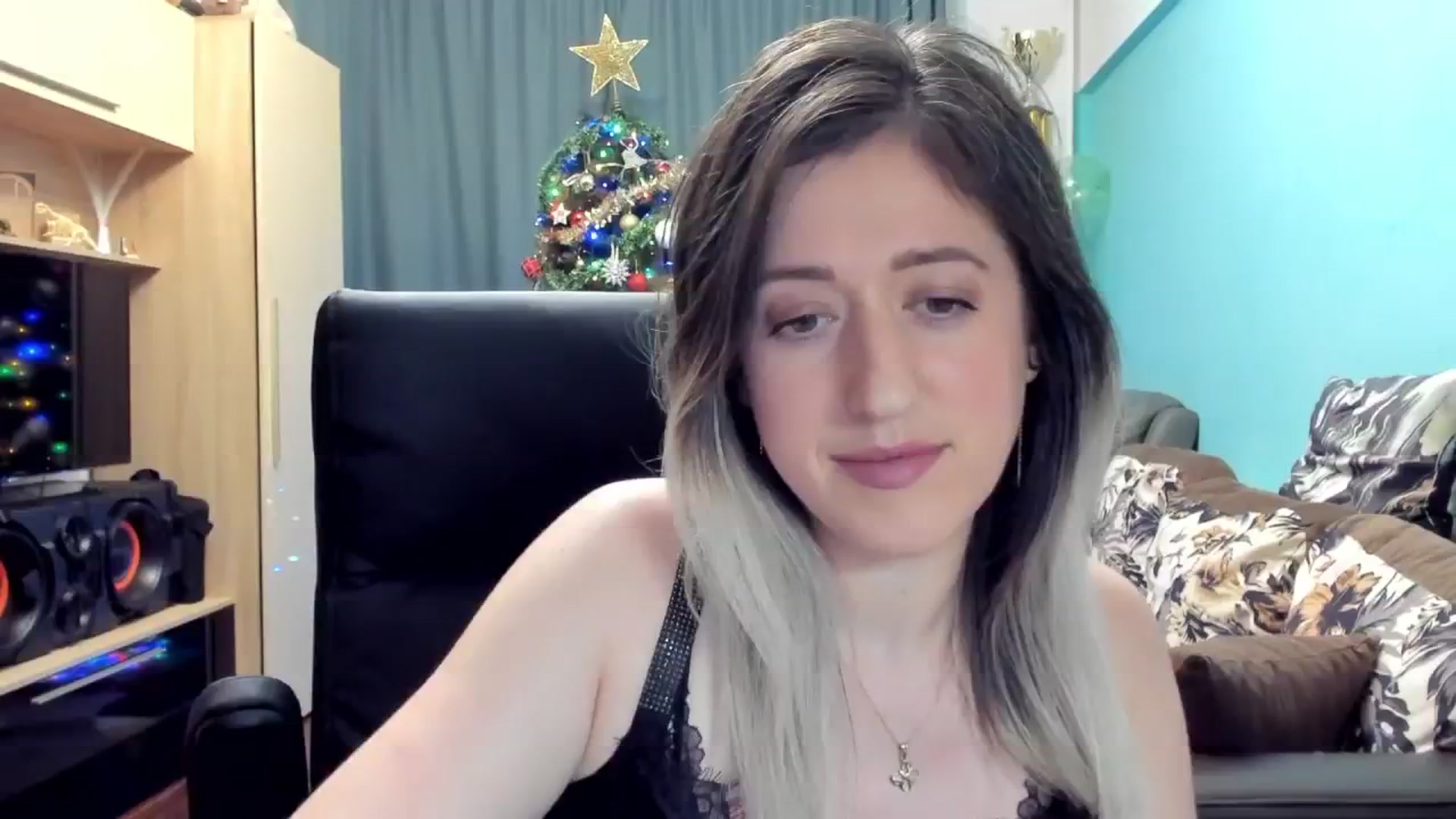 Gallery image thumbnail from SweetDelia_'s myfreecams stream on, 11/25/2024, 23:06 image 3 of 20