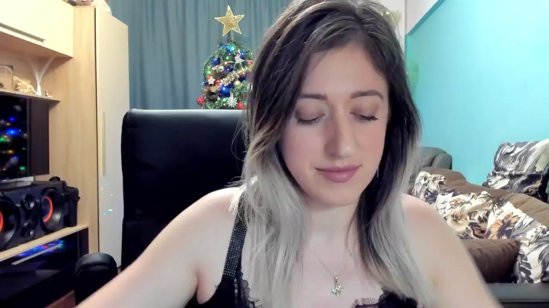 Gallery image thumbnail from SweetDelia_'s myfreecams stream on, 11/25/2024, 23:06 image 9 of 20