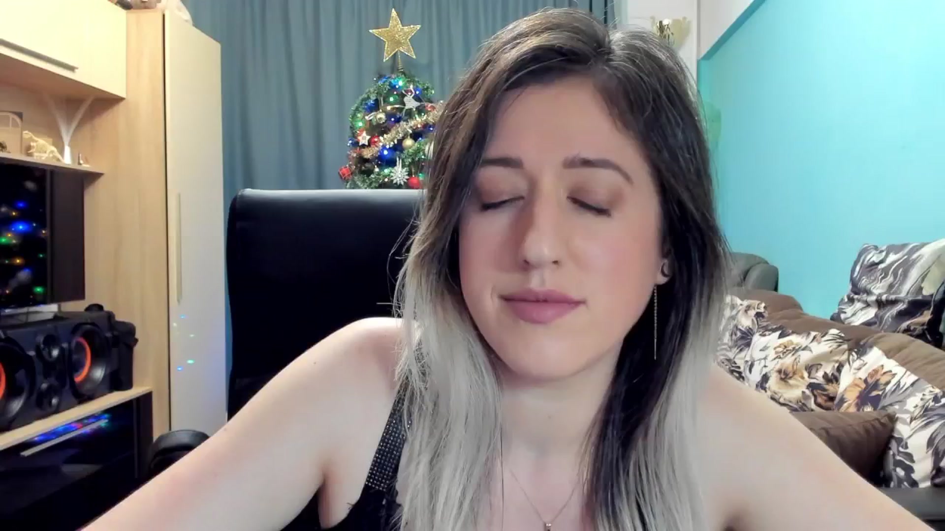 Gallery image thumbnail from SweetDelia_'s myfreecams stream on, 11/25/2024, 23:06 image 10 of 20