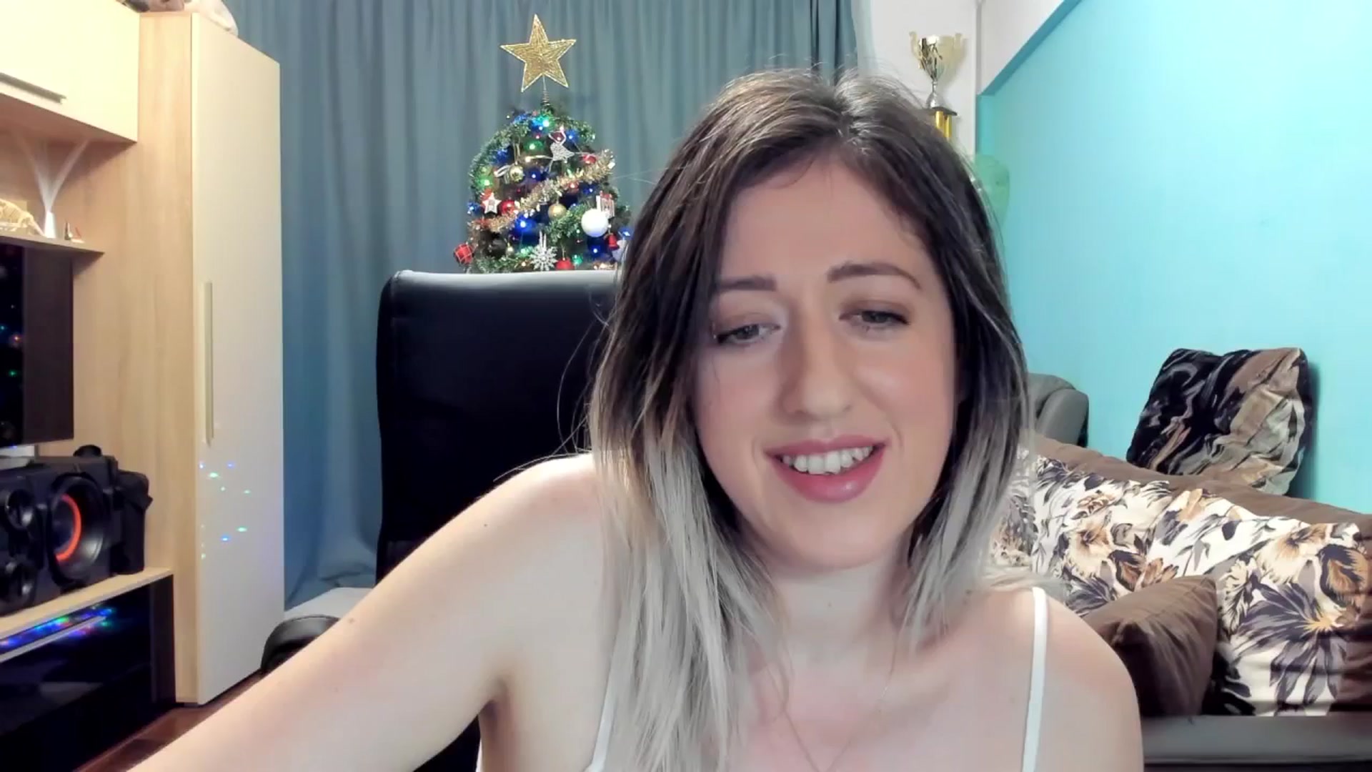Gallery image thumbnail from SweetDelia_'s myfreecams stream on, 11/27/2024, 24:54 image 18 of 20