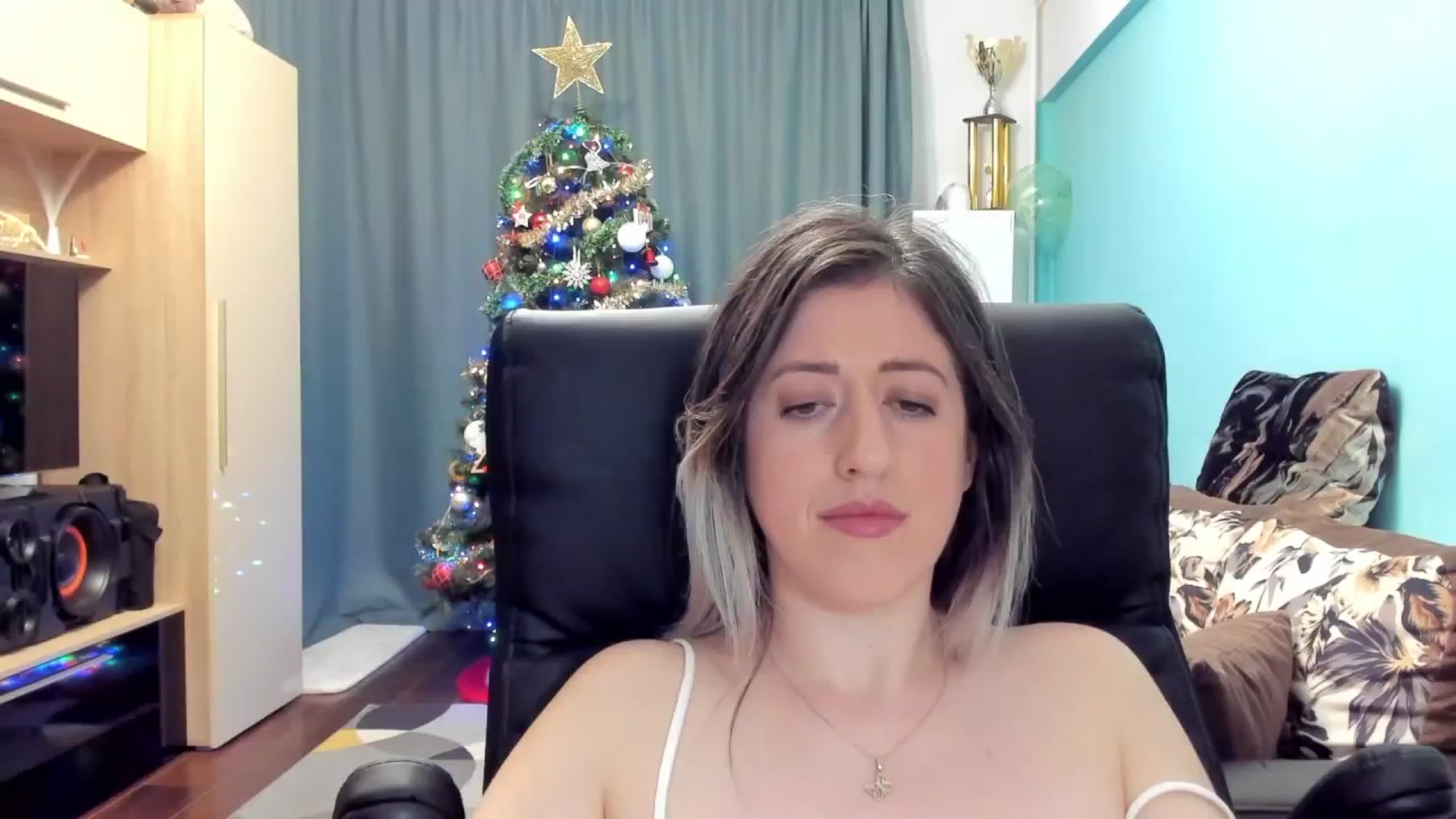 Gallery image thumbnail from SweetDelia_'s myfreecams stream on, 11/27/2024, 03:14 image 15 of 20