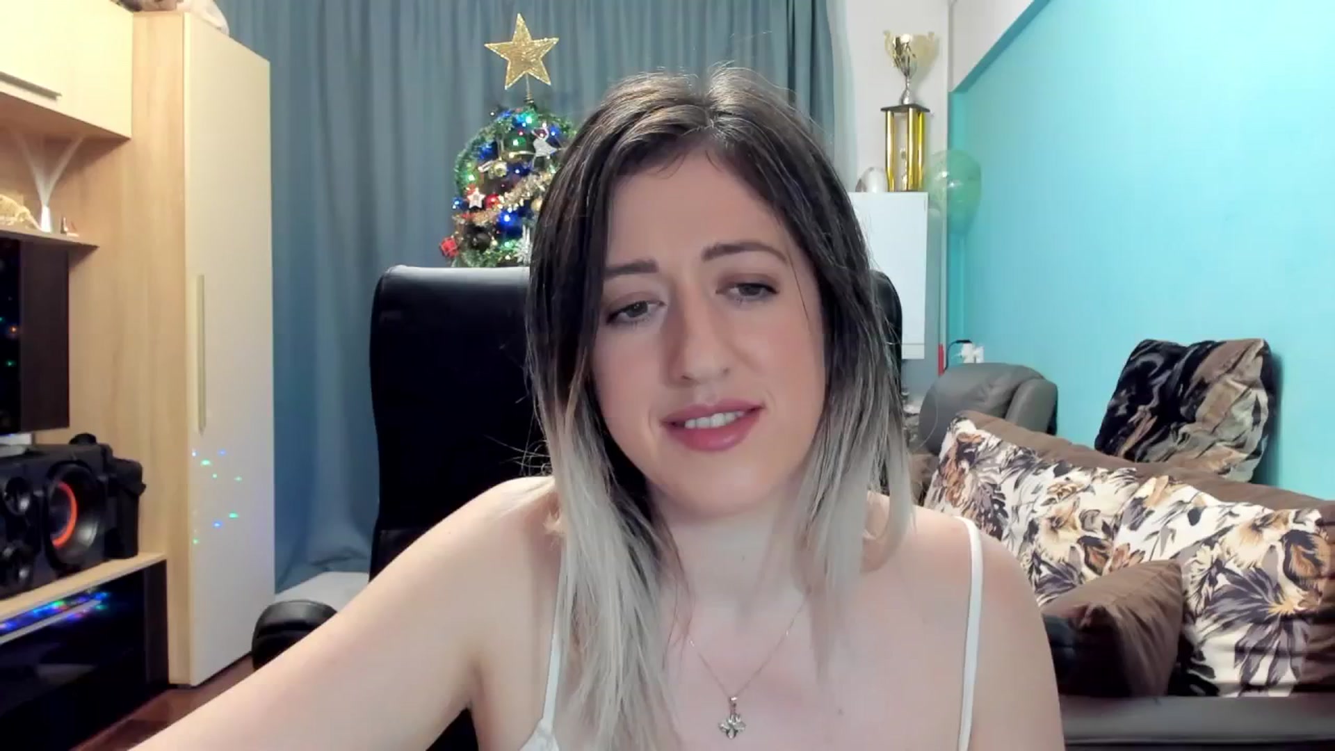 Gallery image thumbnail from SweetDelia_'s myfreecams stream on, 11/27/2024, 03:14 image 10 of 20