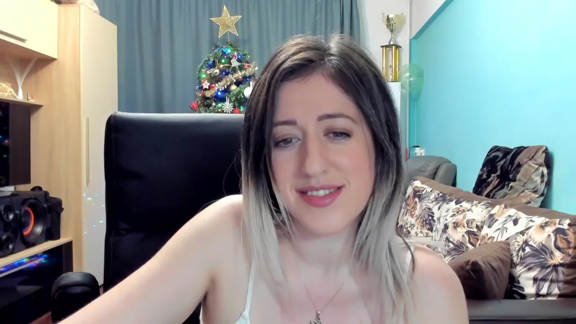 Gallery image thumbnail from SweetDelia_'s myfreecams stream on, 11/27/2024, 03:14 image 4 of 20