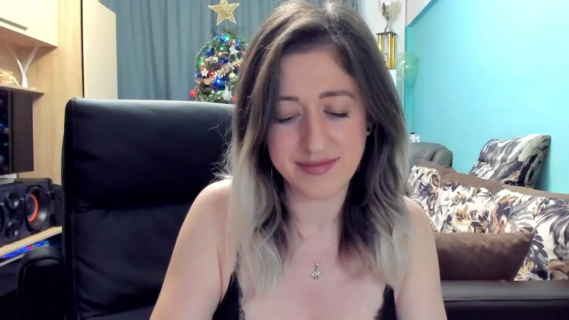 Gallery image thumbnail from SweetDelia_'s myfreecams stream on, 11/29/2024, 01:15 image 11 of 20