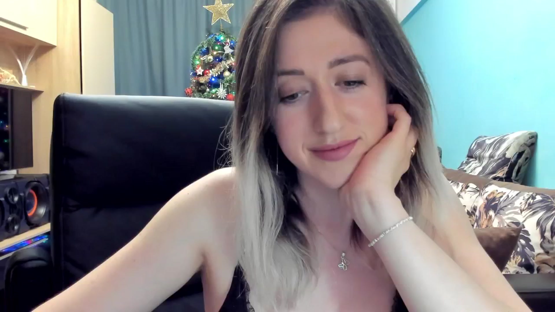 Gallery image thumbnail from SweetDelia_'s myfreecams stream on, 11/29/2024, 01:15 image 19 of 20