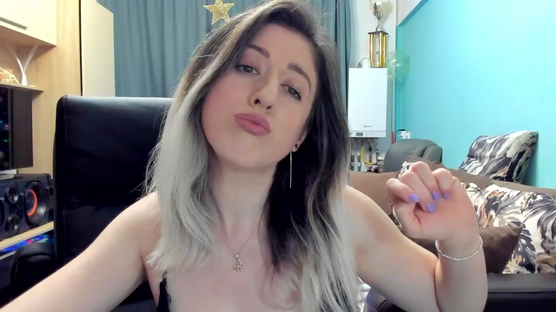 Gallery image thumbnail from SweetDelia_'s myfreecams stream on, 11/29/2024, 01:15 image 15 of 20