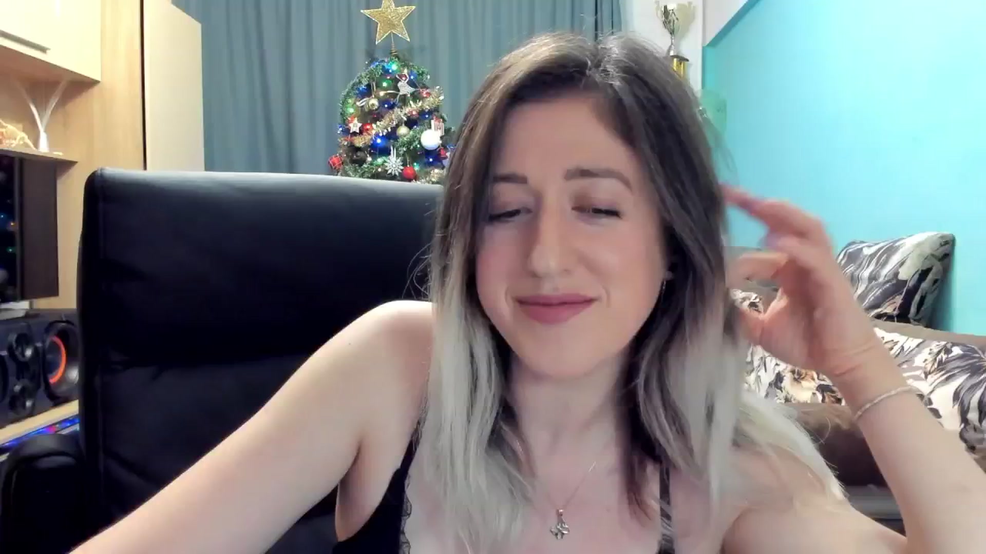 Gallery image thumbnail from SweetDelia_'s myfreecams stream on, 11/29/2024, 01:15 image 18 of 20