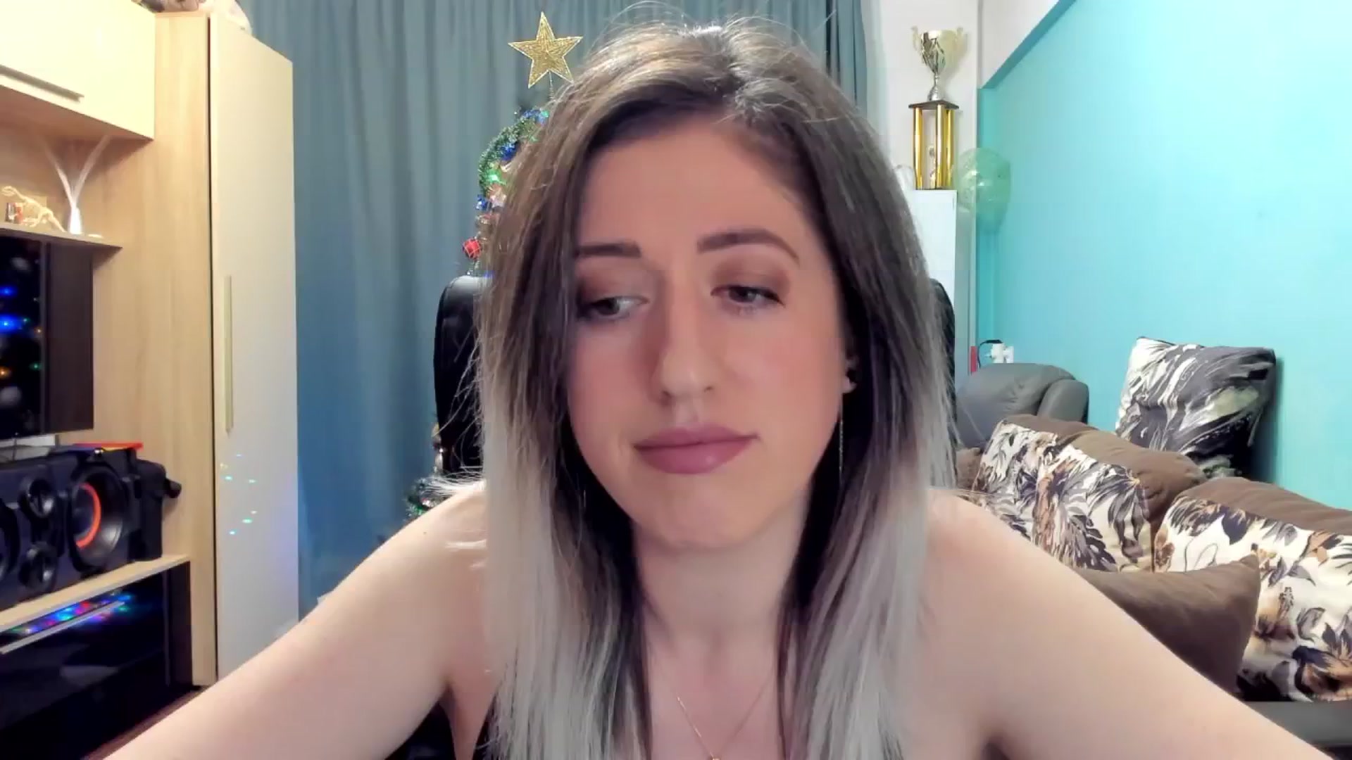 Gallery image thumbnail from SweetDelia_'s myfreecams stream on, 12/04/2024, 22:18 image 5 of 20