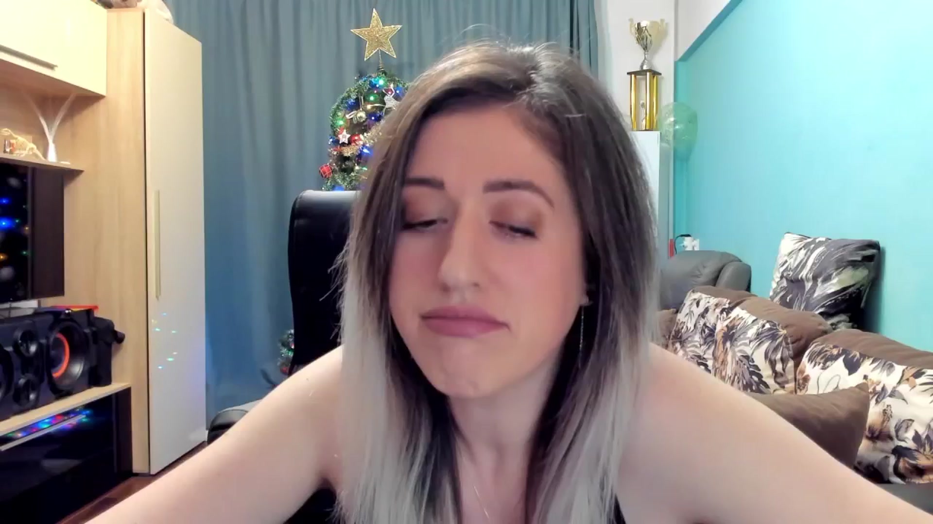 Gallery image thumbnail from SweetDelia_'s myfreecams stream on, 12/04/2024, 22:18 image 7 of 20