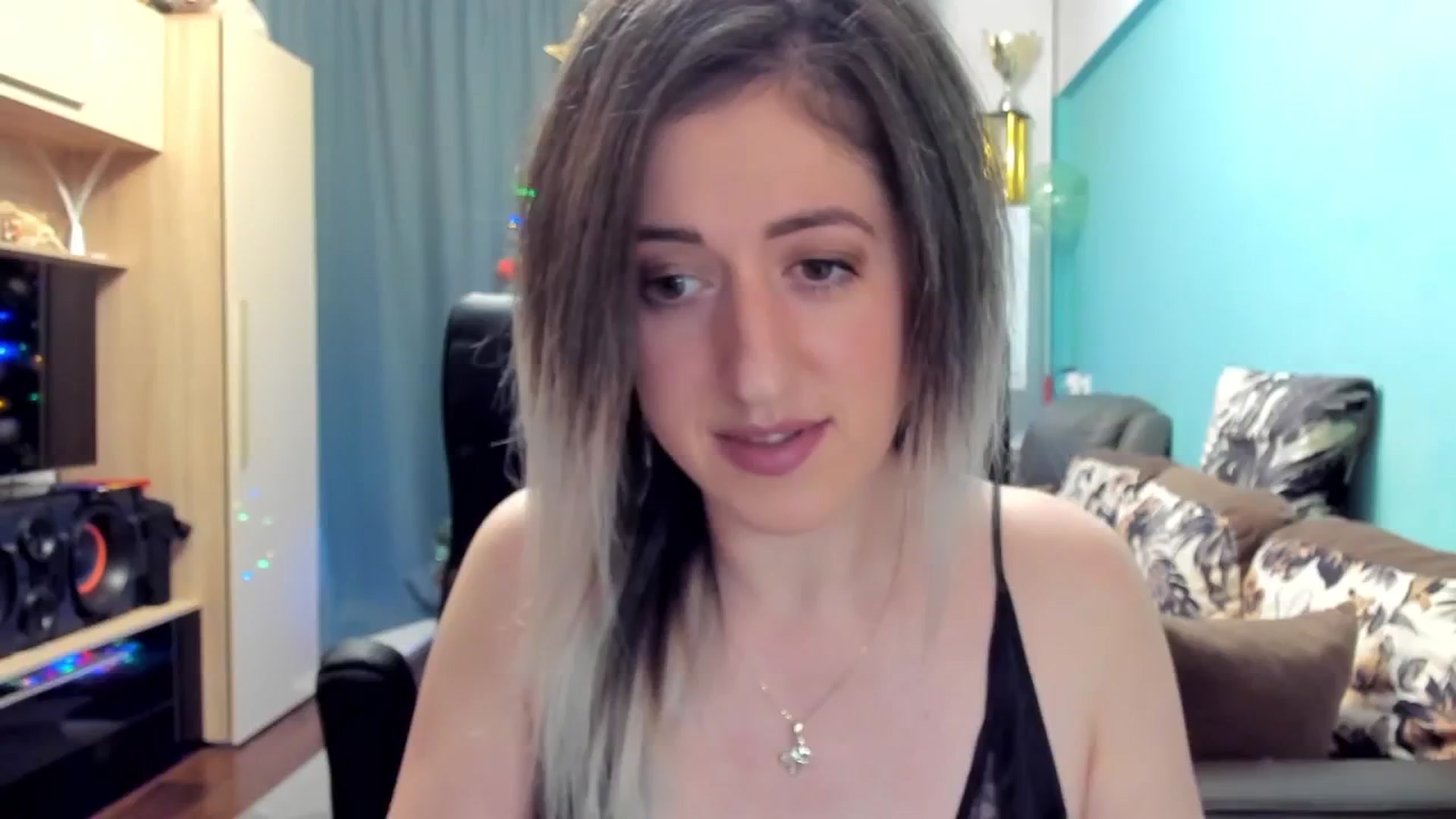 Gallery image thumbnail from SweetDelia_'s myfreecams stream on, 12/04/2024, 22:18 image 2 of 20