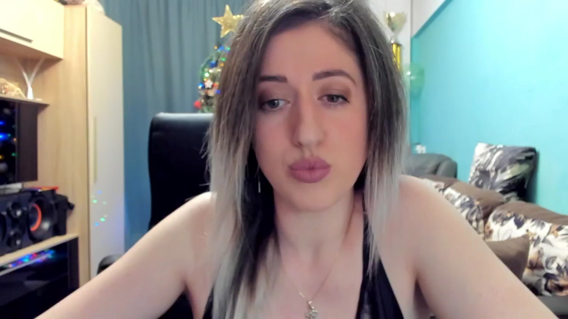 Gallery image thumbnail from SweetDelia_'s myfreecams stream on, 12/04/2024, 22:18 image 1 of 20