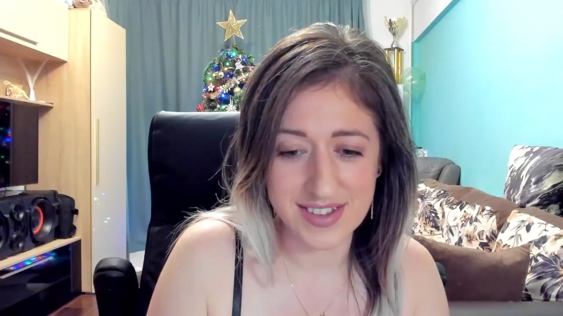 Gallery image thumbnail from SweetDelia_'s myfreecams stream on, 12/09/2024, 01:16 image 12 of 20
