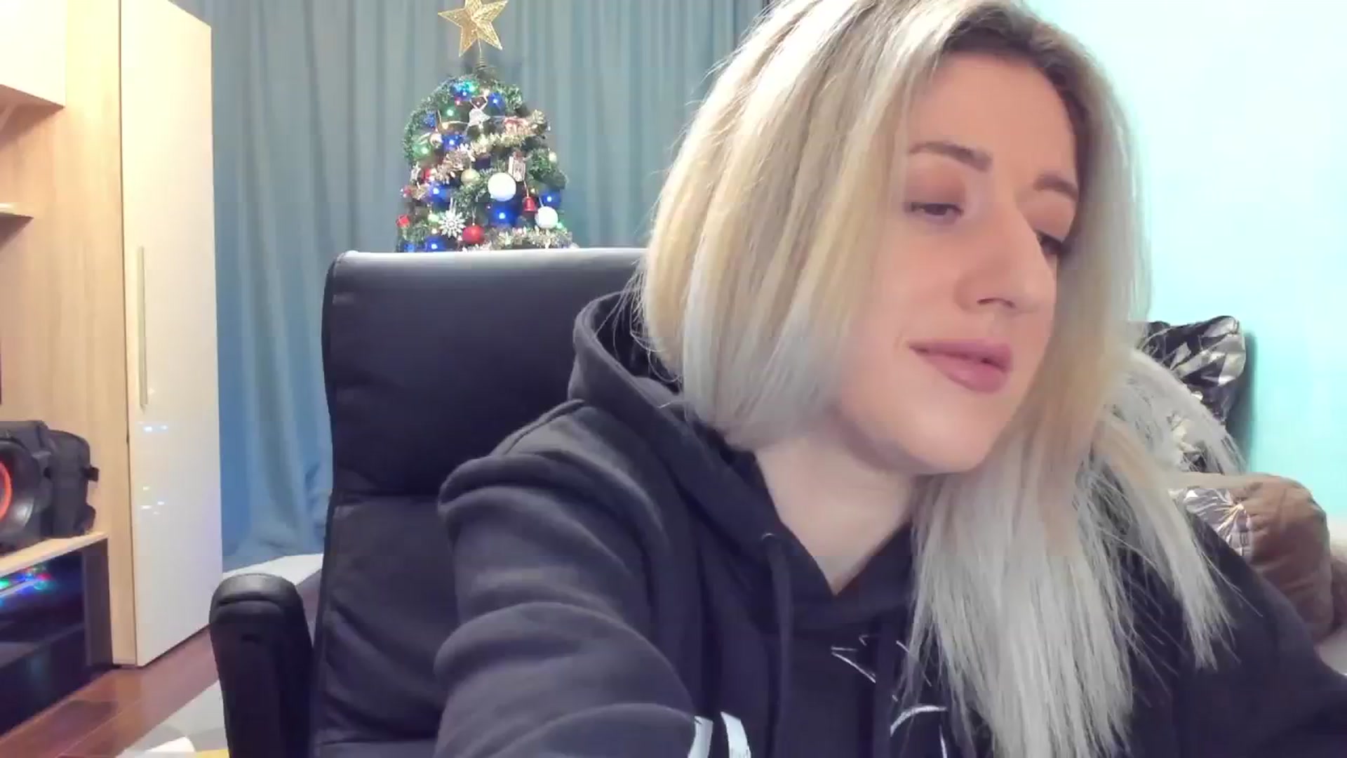 Gallery image thumbnail from SweetDelia_'s myfreecams stream on, 12/23/2024, 01:07 image 13 of 20