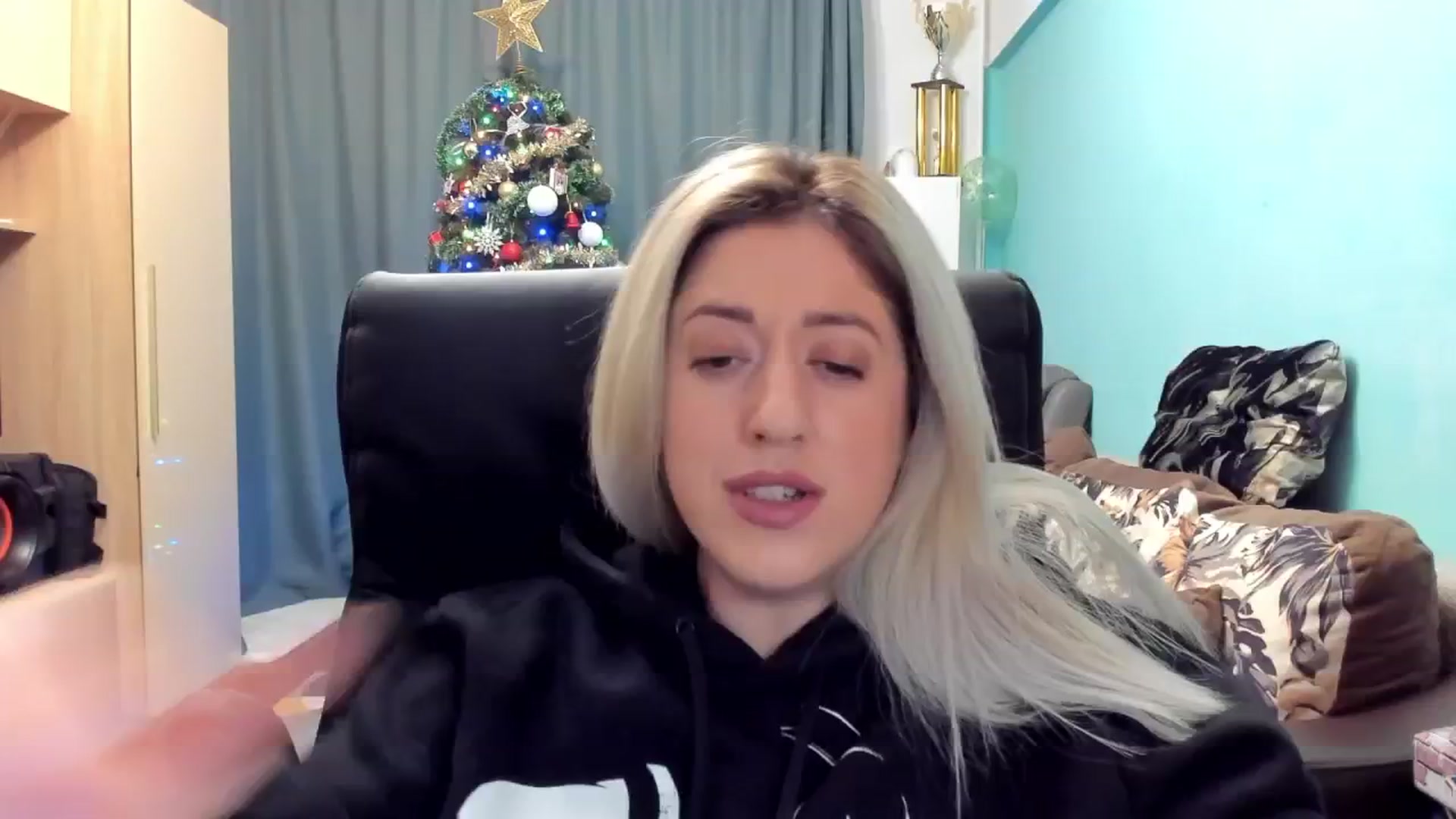 Gallery image thumbnail from SweetDelia_'s myfreecams stream on, 12/23/2024, 01:07 image 9 of 20