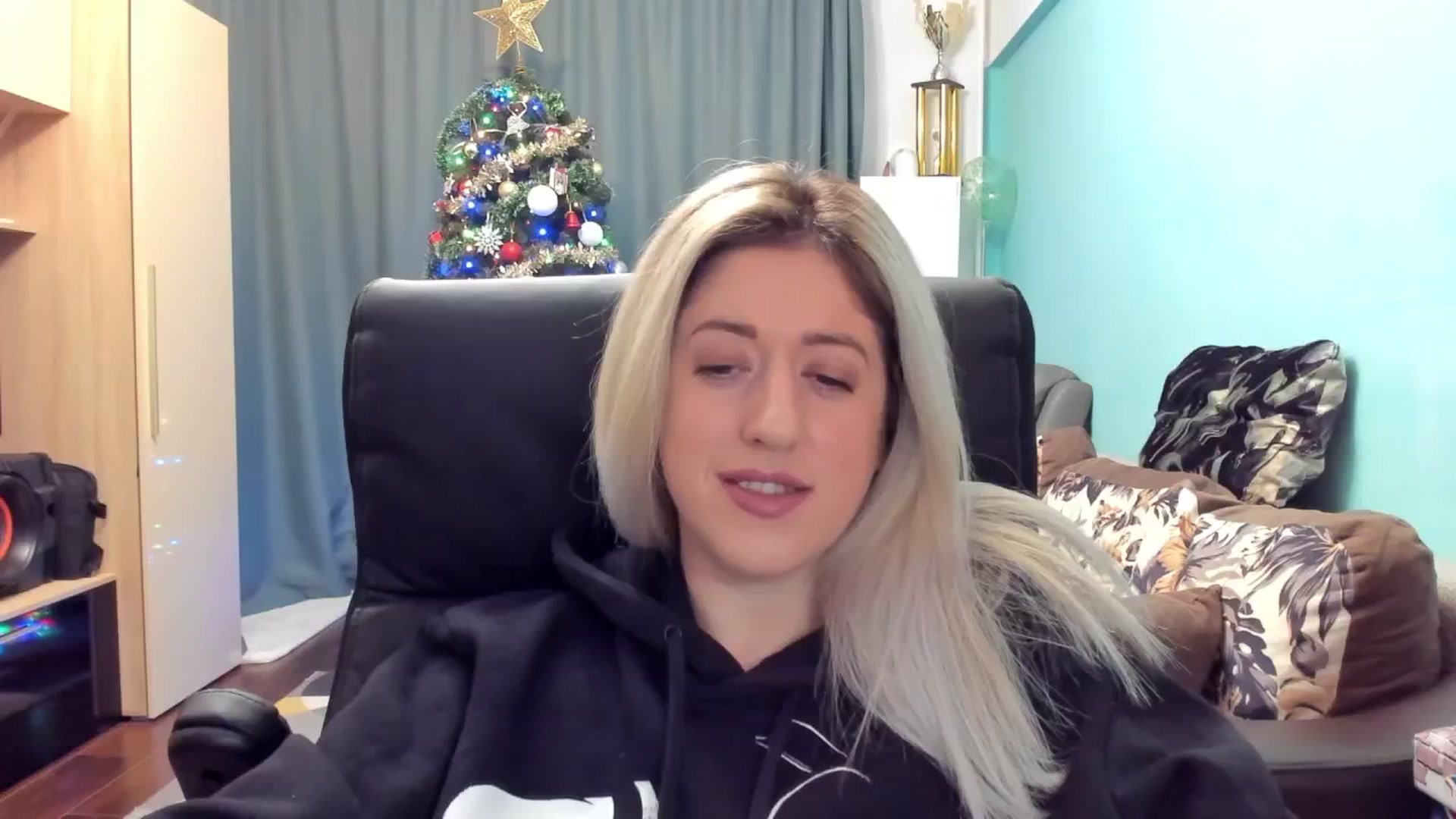 Gallery image thumbnail from SweetDelia_'s myfreecams stream on, 12/23/2024, 01:07 image 12 of 20