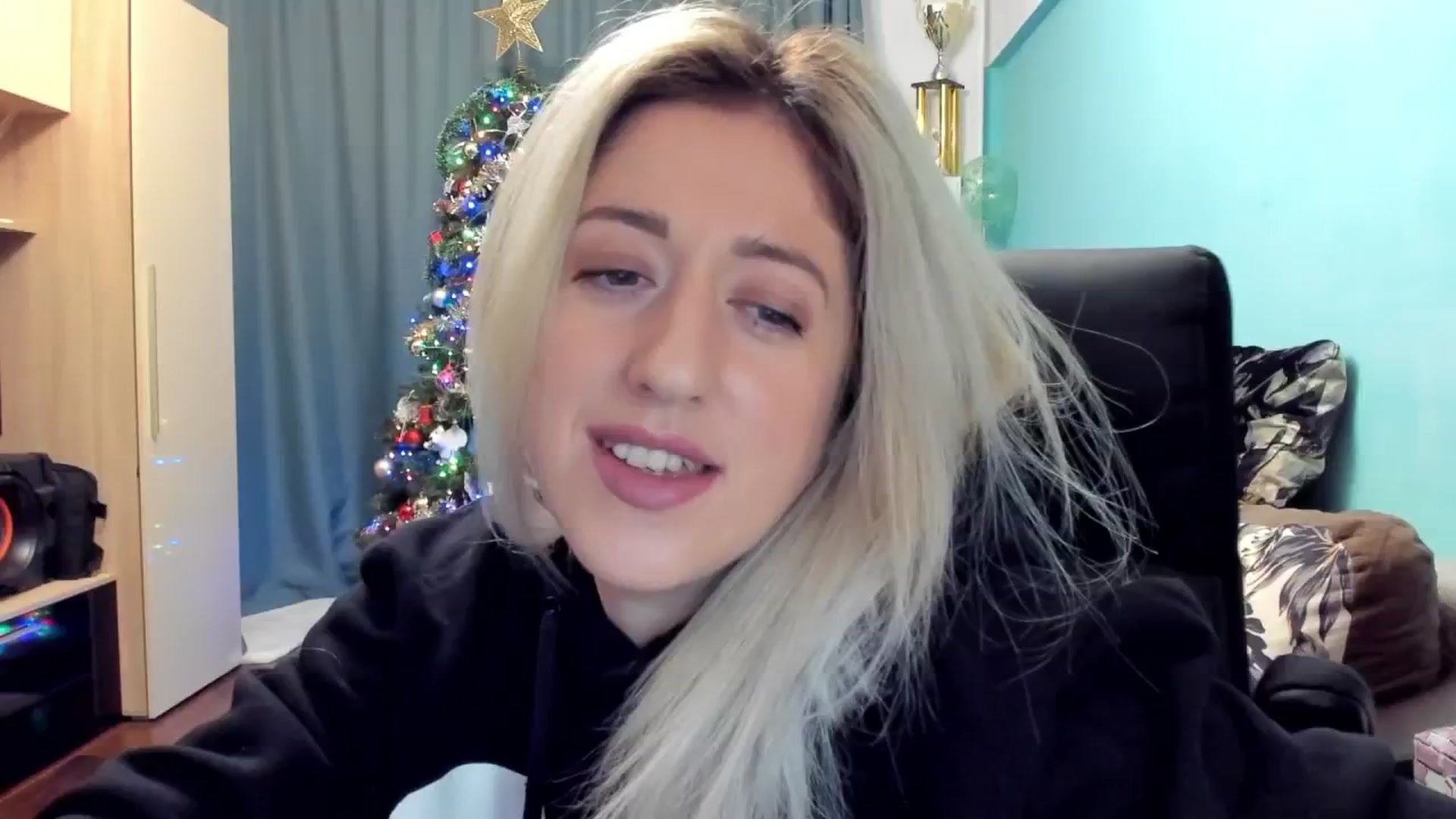 Gallery image thumbnail from SweetDelia_'s myfreecams stream on, 12/23/2024, 01:07 image 3 of 20