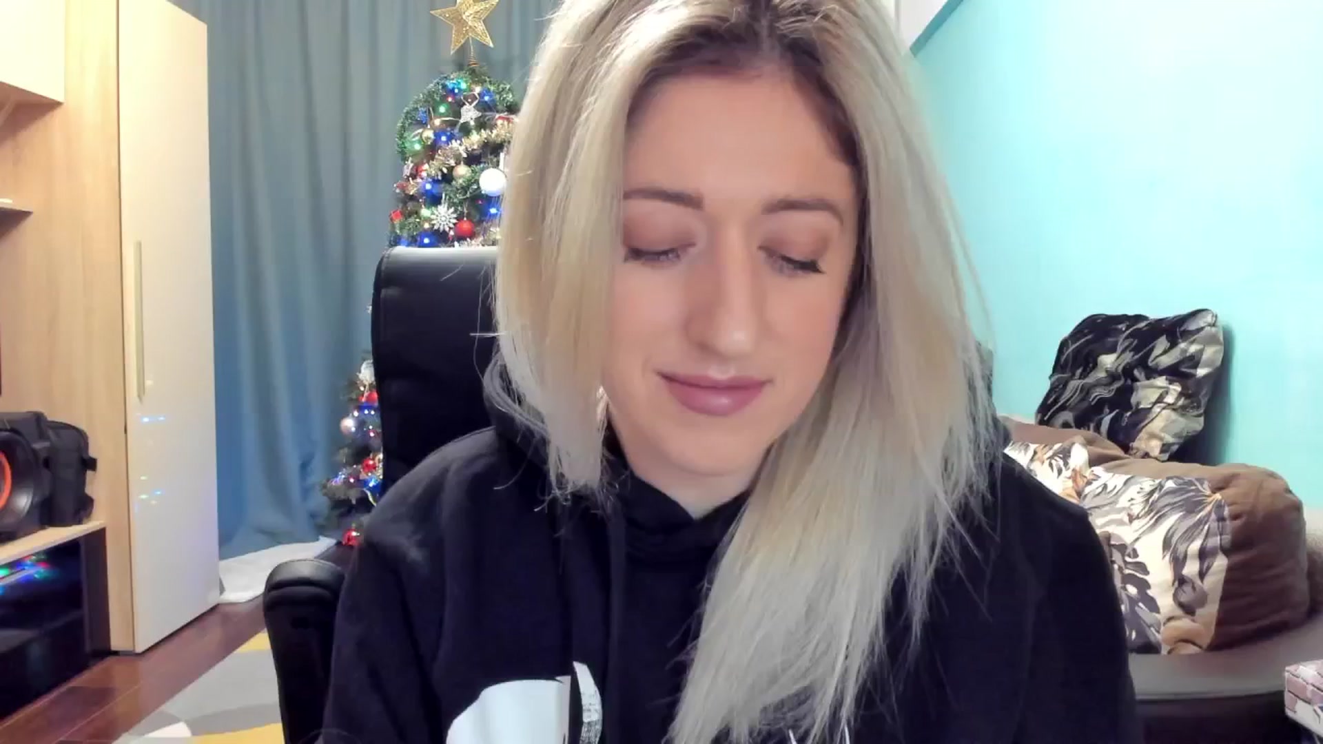 Gallery image thumbnail from SweetDelia_'s myfreecams stream on, 12/23/2024, 01:07 image 6 of 20