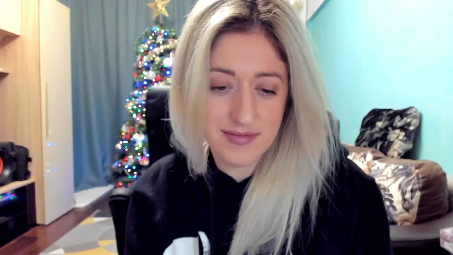 Gallery image thumbnail from SweetDelia_'s myfreecams stream on, 12/23/2024, 01:07 image 7 of 20