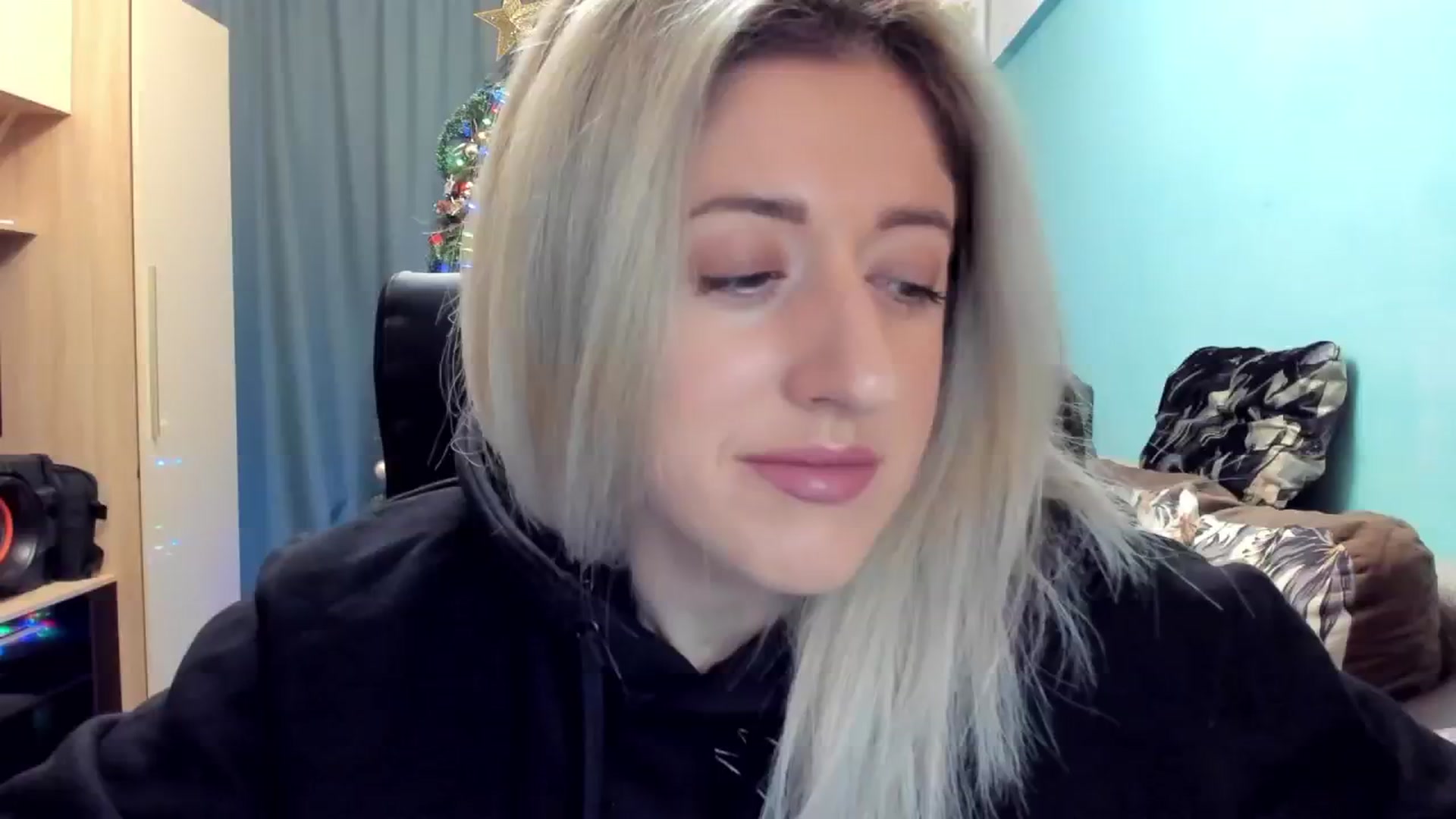 Gallery image thumbnail from SweetDelia_'s myfreecams stream on, 12/23/2024, 01:07 image 17 of 20