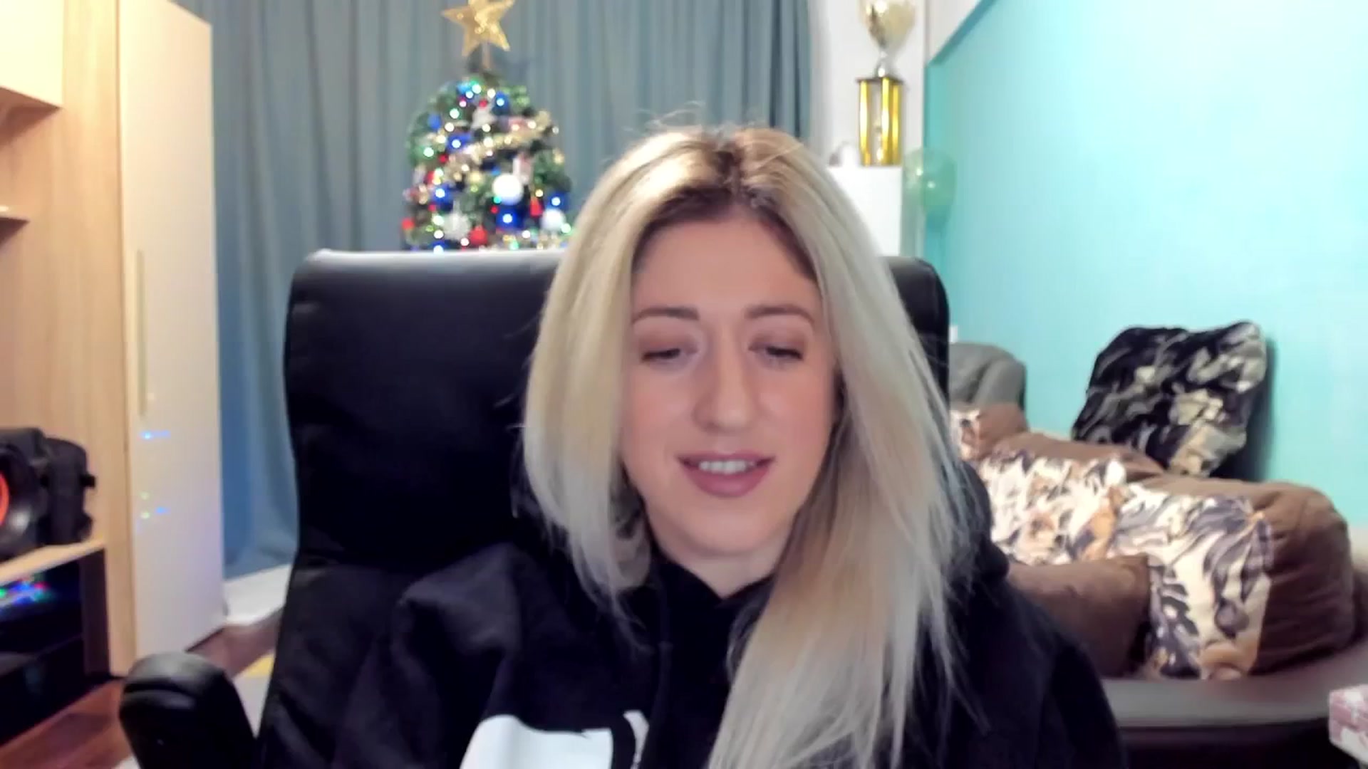 Gallery image thumbnail from SweetDelia_'s myfreecams stream on, 12/23/2024, 01:07 image 8 of 20