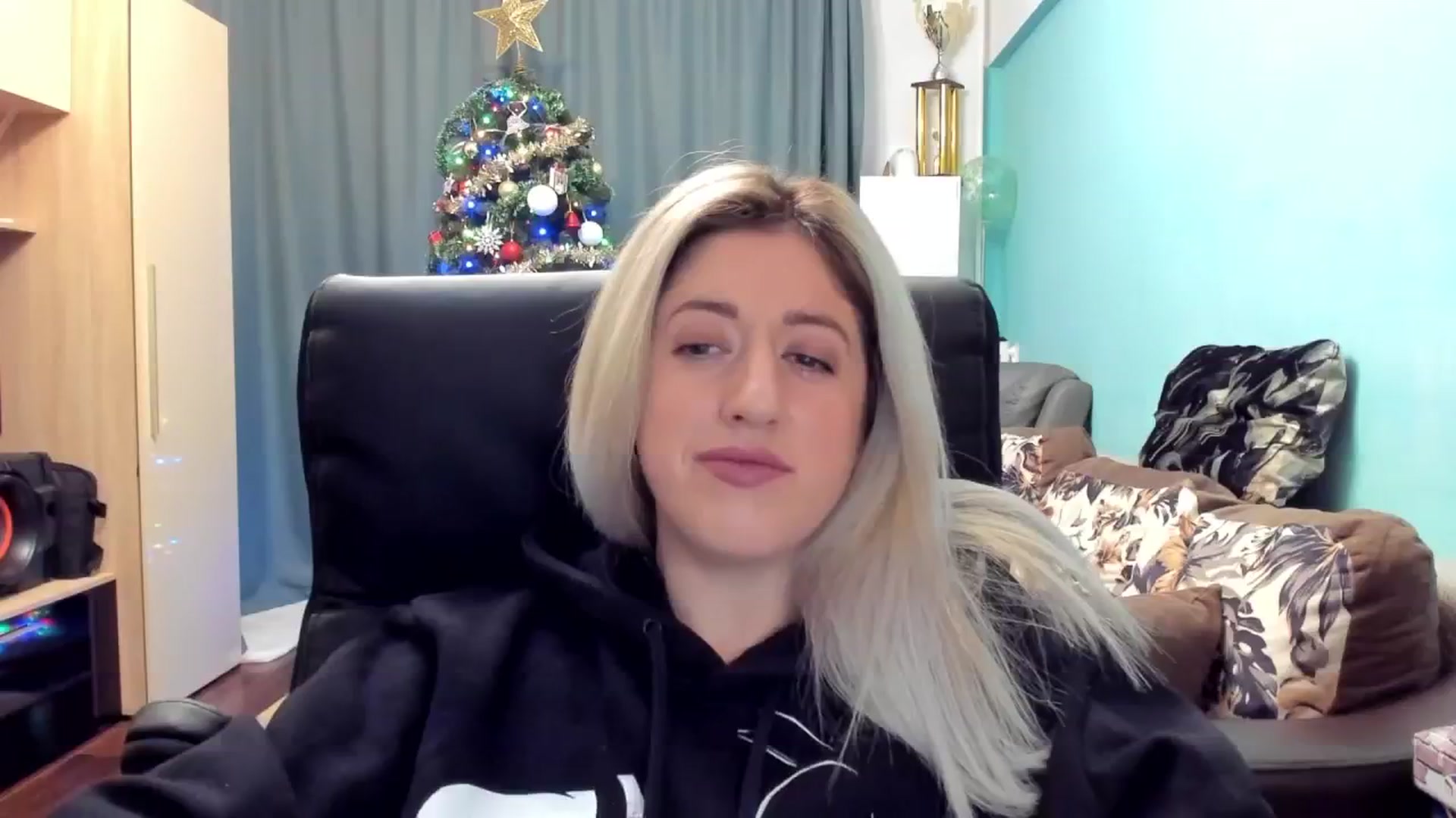 Gallery image thumbnail from SweetDelia_'s myfreecams stream on, 12/23/2024, 01:07 image 11 of 20