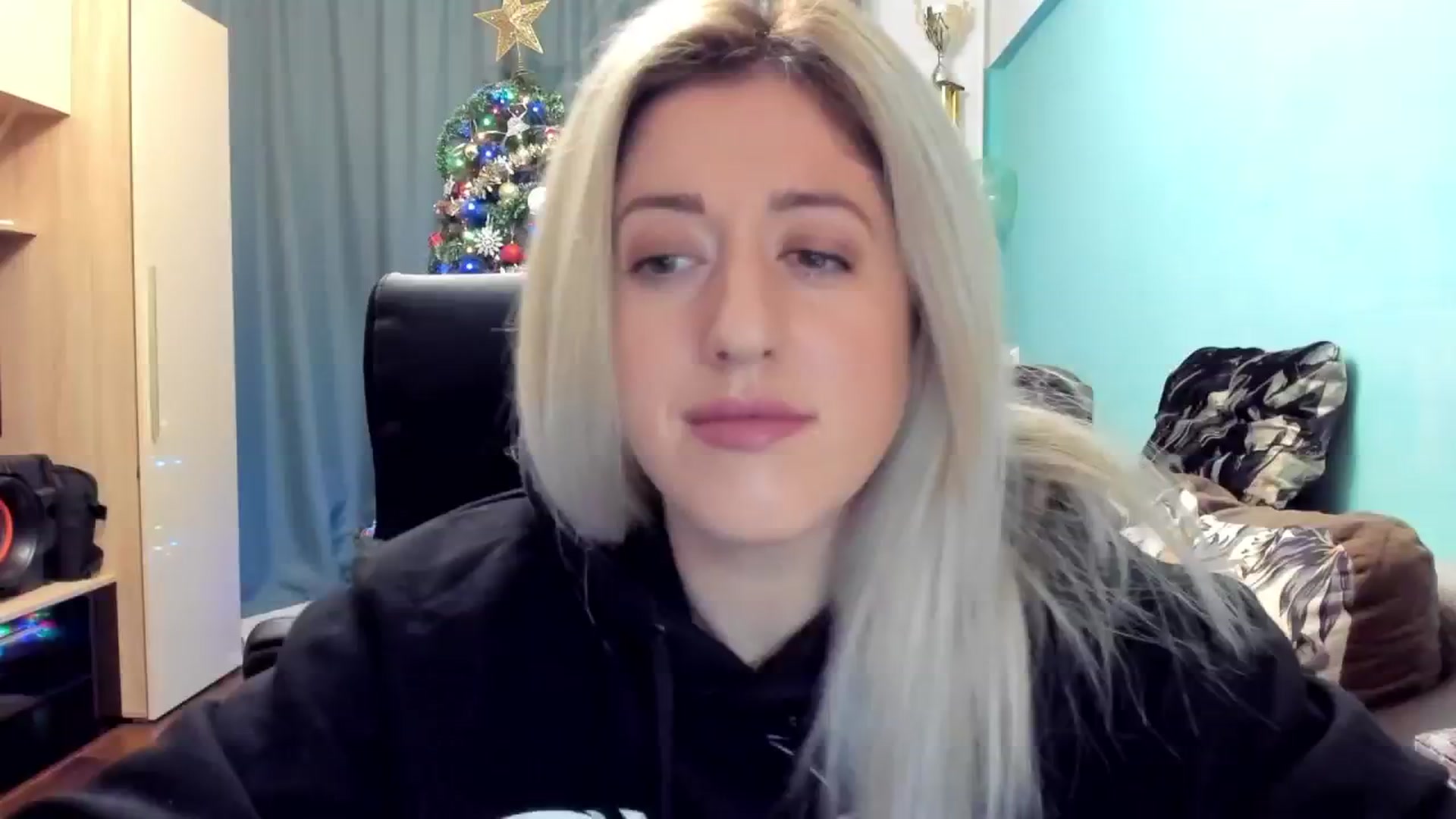Gallery image thumbnail from SweetDelia_'s myfreecams stream on, 12/23/2024, 01:07 image 14 of 20