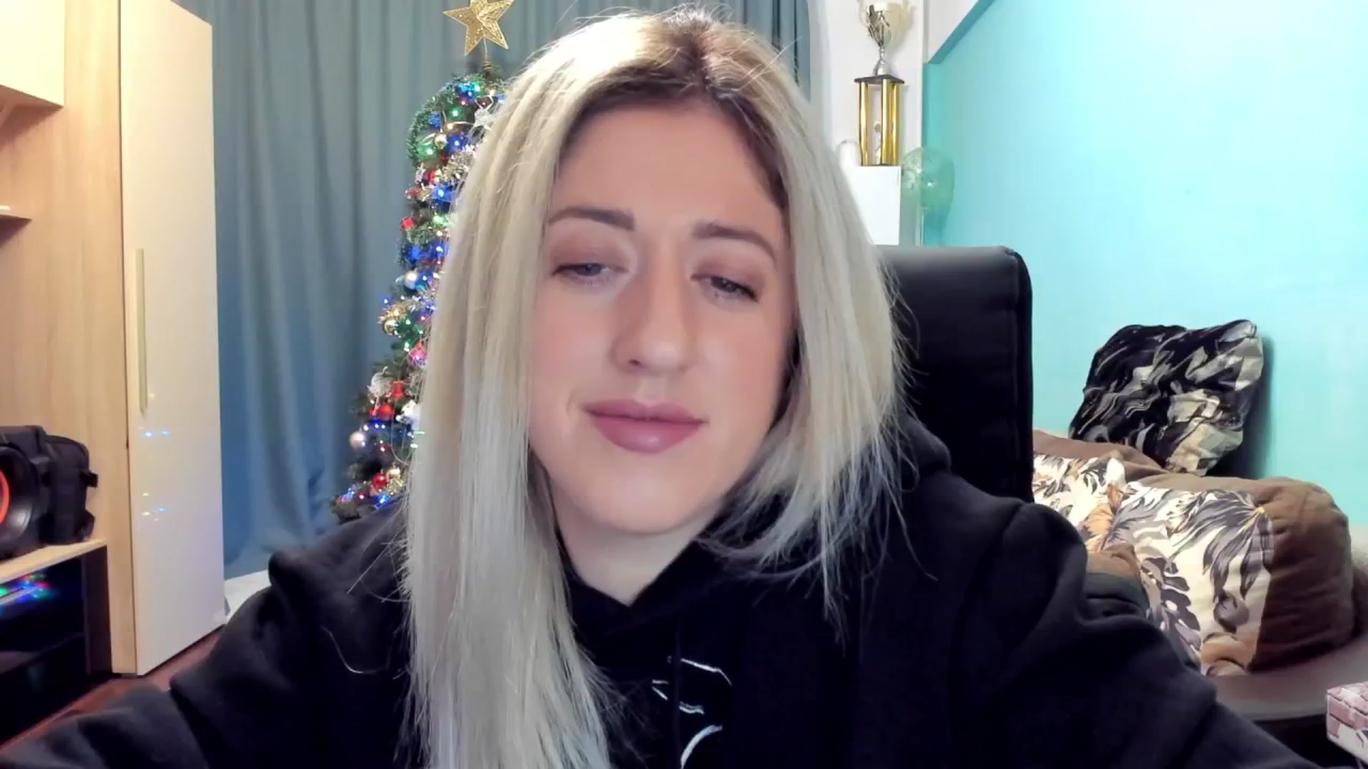 Gallery image thumbnail from SweetDelia_'s myfreecams stream on, 12/23/2024, 02:04 image 13 of 20