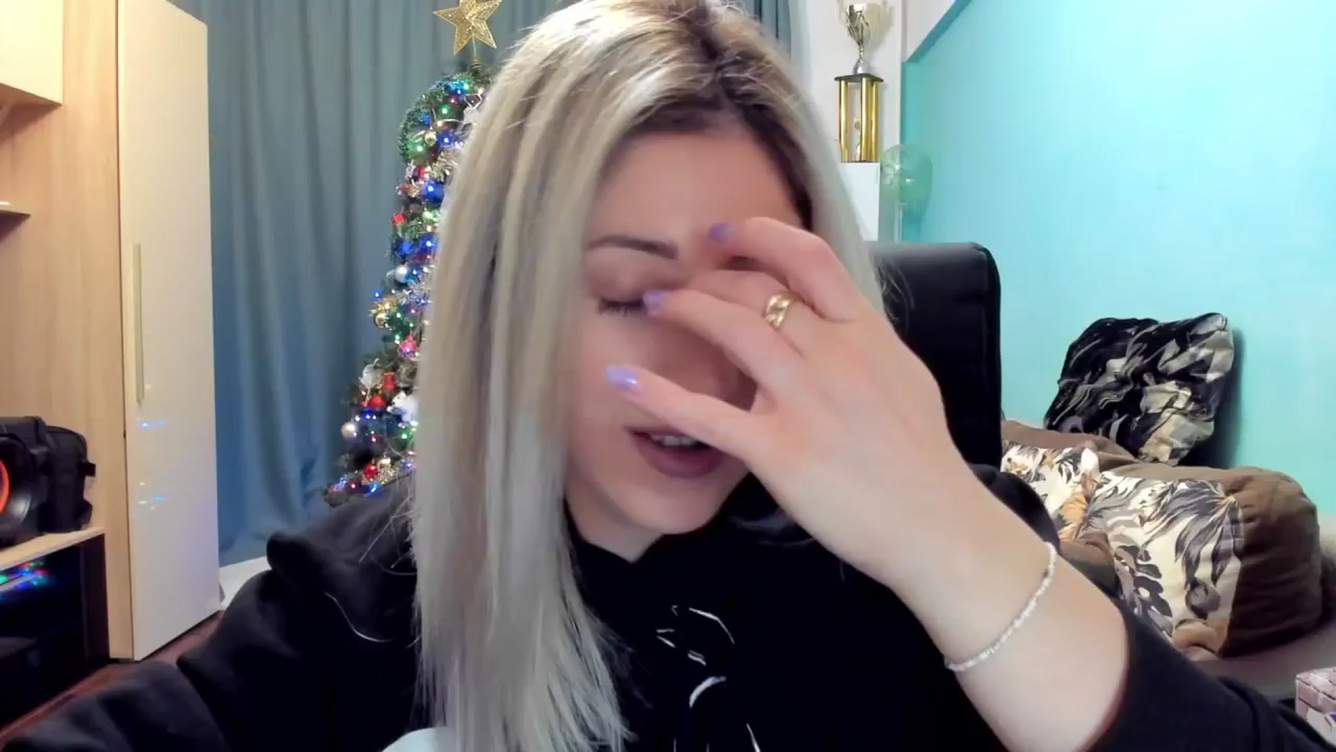 Gallery image thumbnail from SweetDelia_'s myfreecams stream on, 12/23/2024, 02:04 image 12 of 20