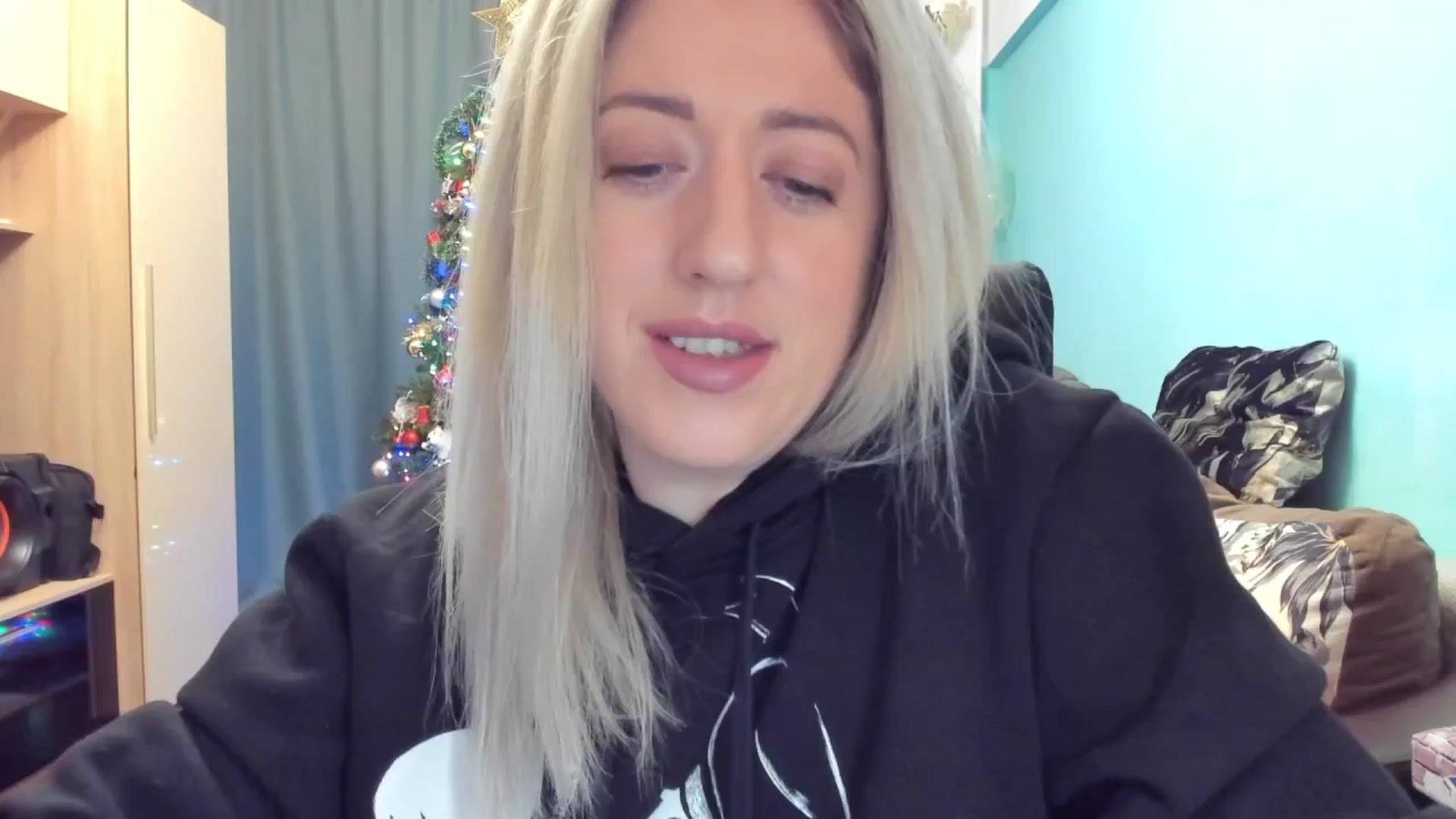 Gallery image thumbnail from SweetDelia_'s myfreecams stream on, 12/23/2024, 02:04 image 3 of 20
