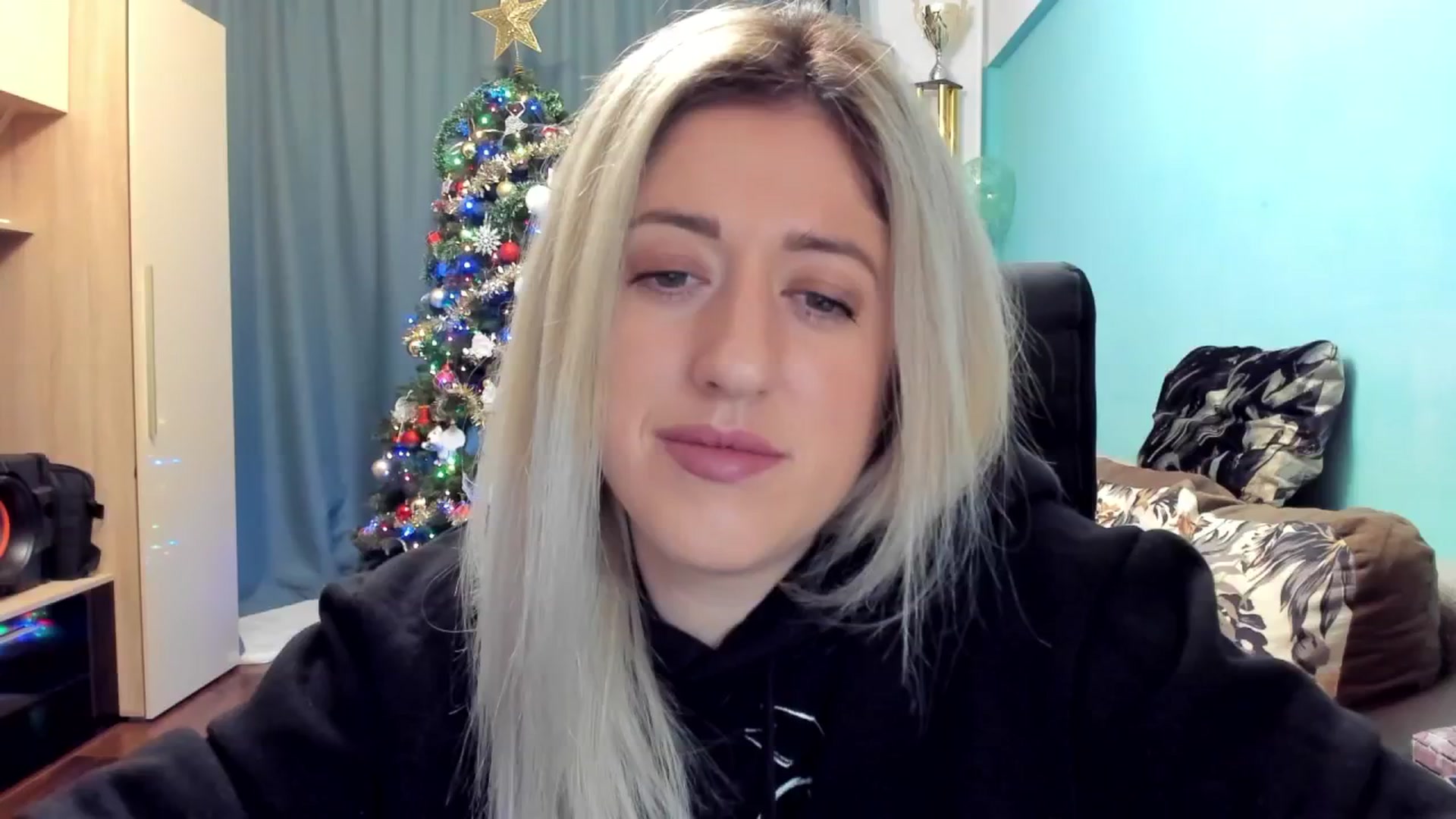 Gallery image thumbnail from SweetDelia_'s myfreecams stream on, 12/23/2024, 02:04 image 17 of 20