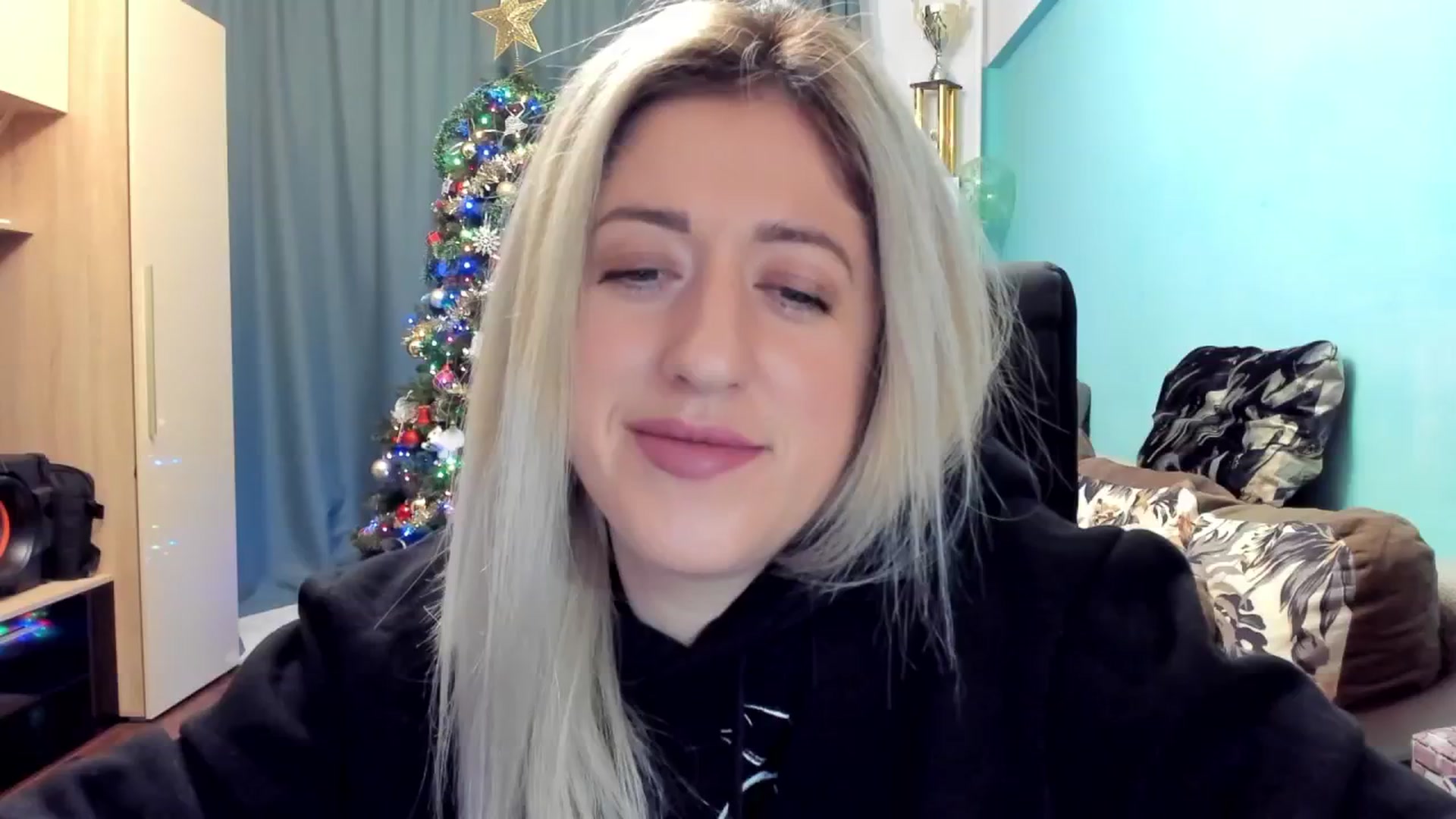 Gallery image thumbnail from SweetDelia_'s myfreecams stream on, 12/23/2024, 02:04 image 1 of 20