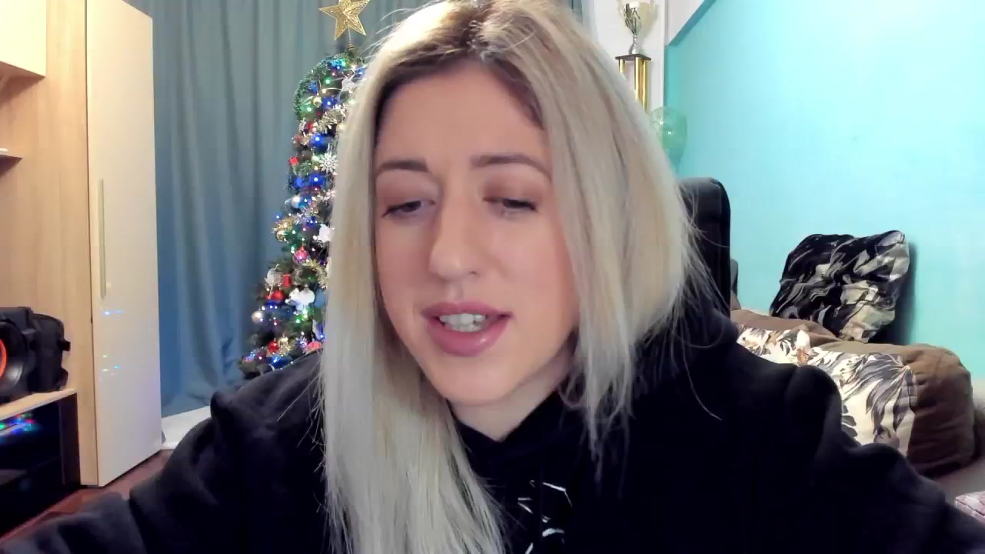 Gallery image thumbnail from SweetDelia_'s myfreecams stream on, 12/23/2024, 02:04 image 11 of 20