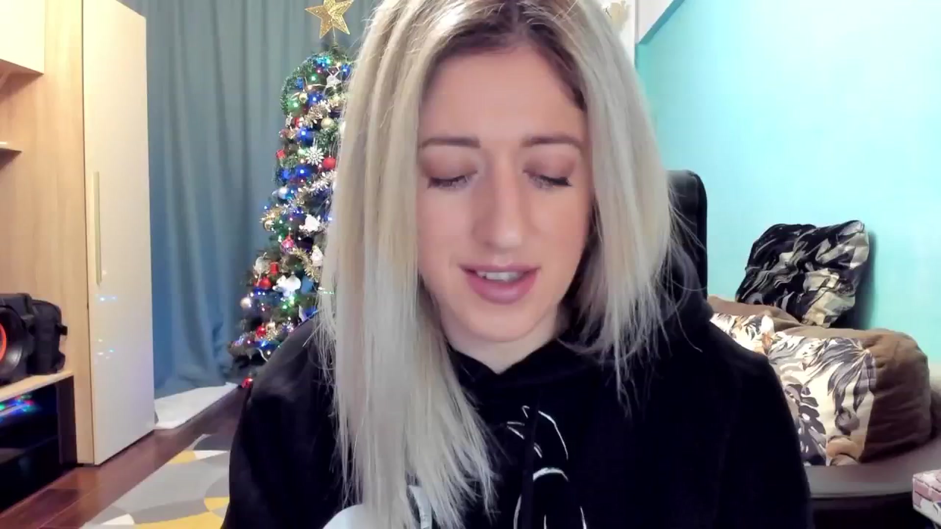 Gallery image thumbnail from SweetDelia_'s myfreecams stream on, 12/23/2024, 02:04 image 16 of 20