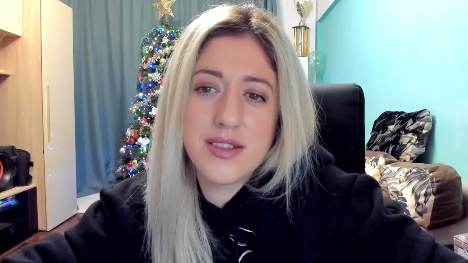 Gallery image thumbnail from SweetDelia_'s myfreecams stream on, 12/23/2024, 02:04 image 14 of 20