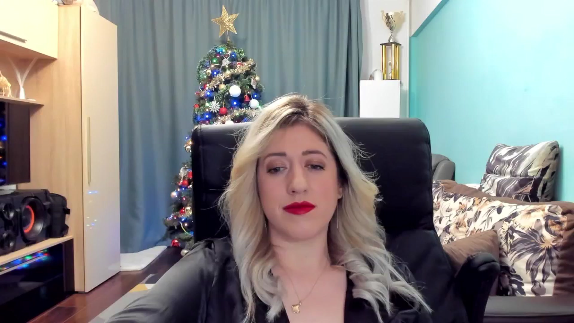 Gallery image thumbnail from SweetDelia_'s myfreecams stream on, 12/25/2024, 01:50 image 15 of 20