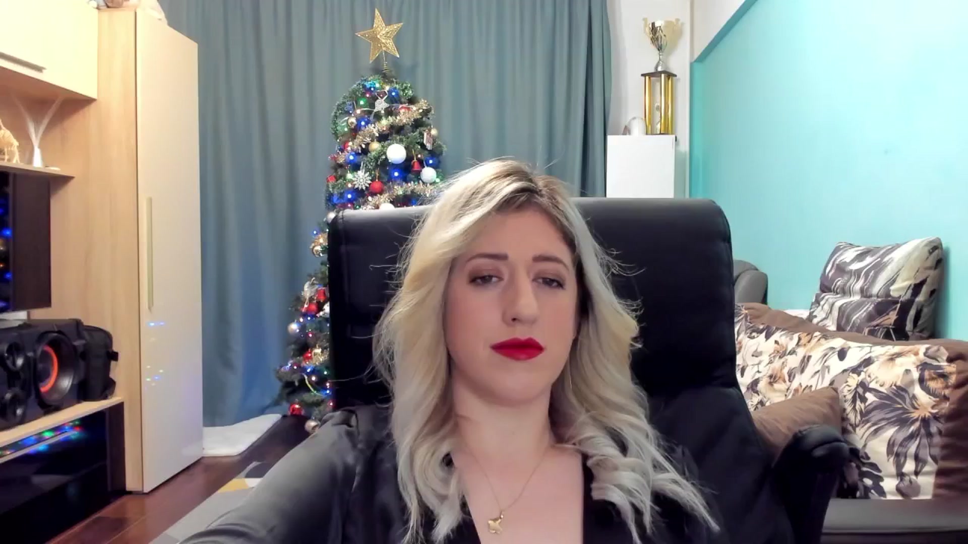 Gallery image thumbnail from SweetDelia_'s myfreecams stream on, 12/25/2024, 01:50 image 16 of 20