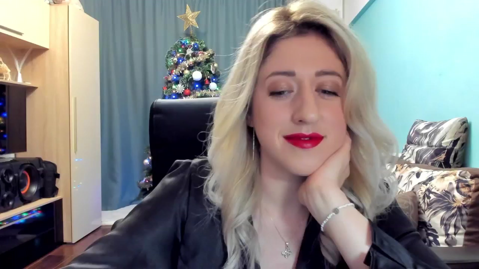 Gallery image thumbnail from SweetDelia_'s myfreecams stream on, 12/25/2024, 01:50 image 5 of 20