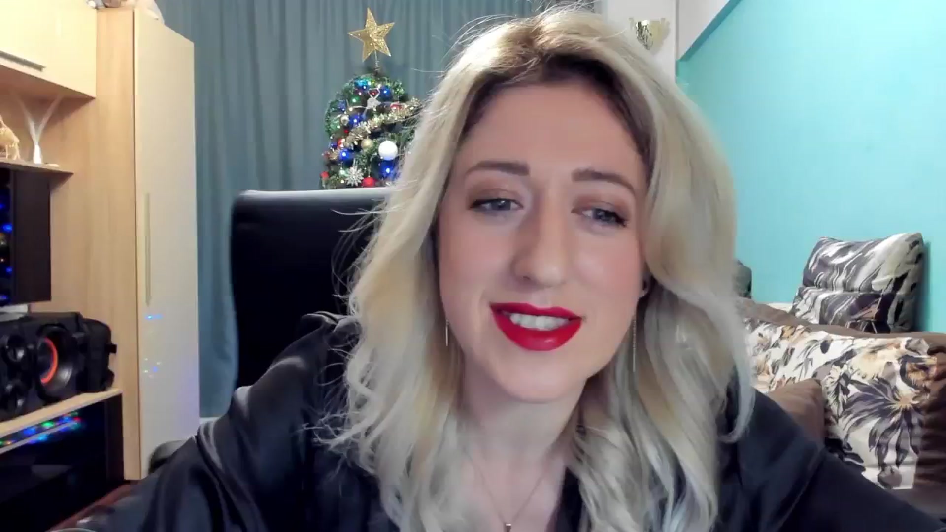 Gallery image thumbnail from SweetDelia_'s myfreecams stream on, 12/25/2024, 01:50 image 1 of 20