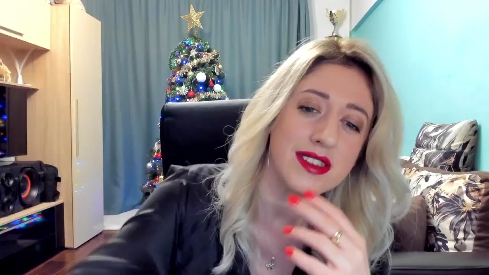 Gallery image thumbnail from SweetDelia_'s myfreecams stream on, 12/25/2024, 01:50 image 7 of 20