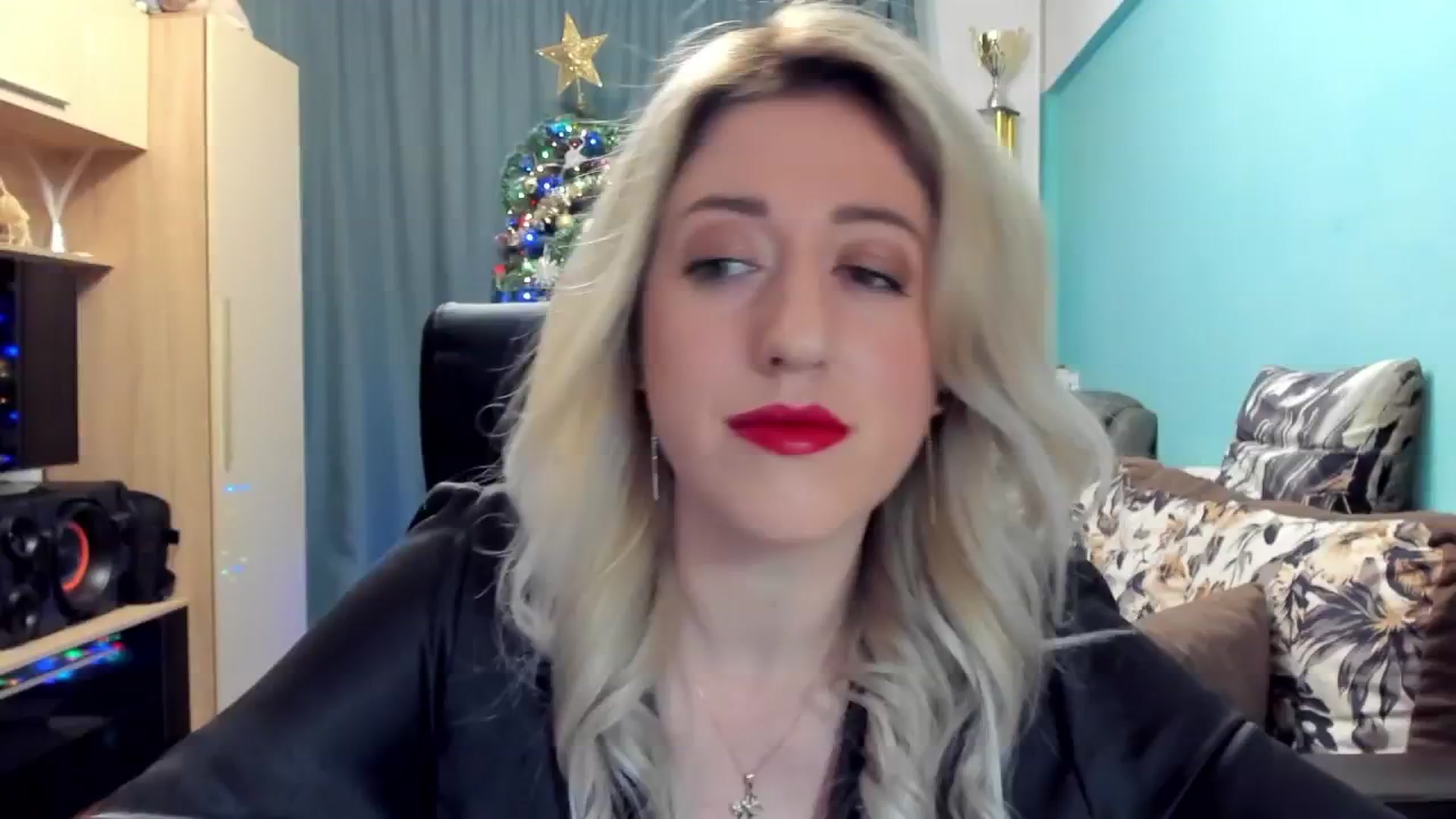 Gallery image thumbnail from SweetDelia_'s myfreecams stream on, 12/25/2024, 01:50 image 3 of 20
