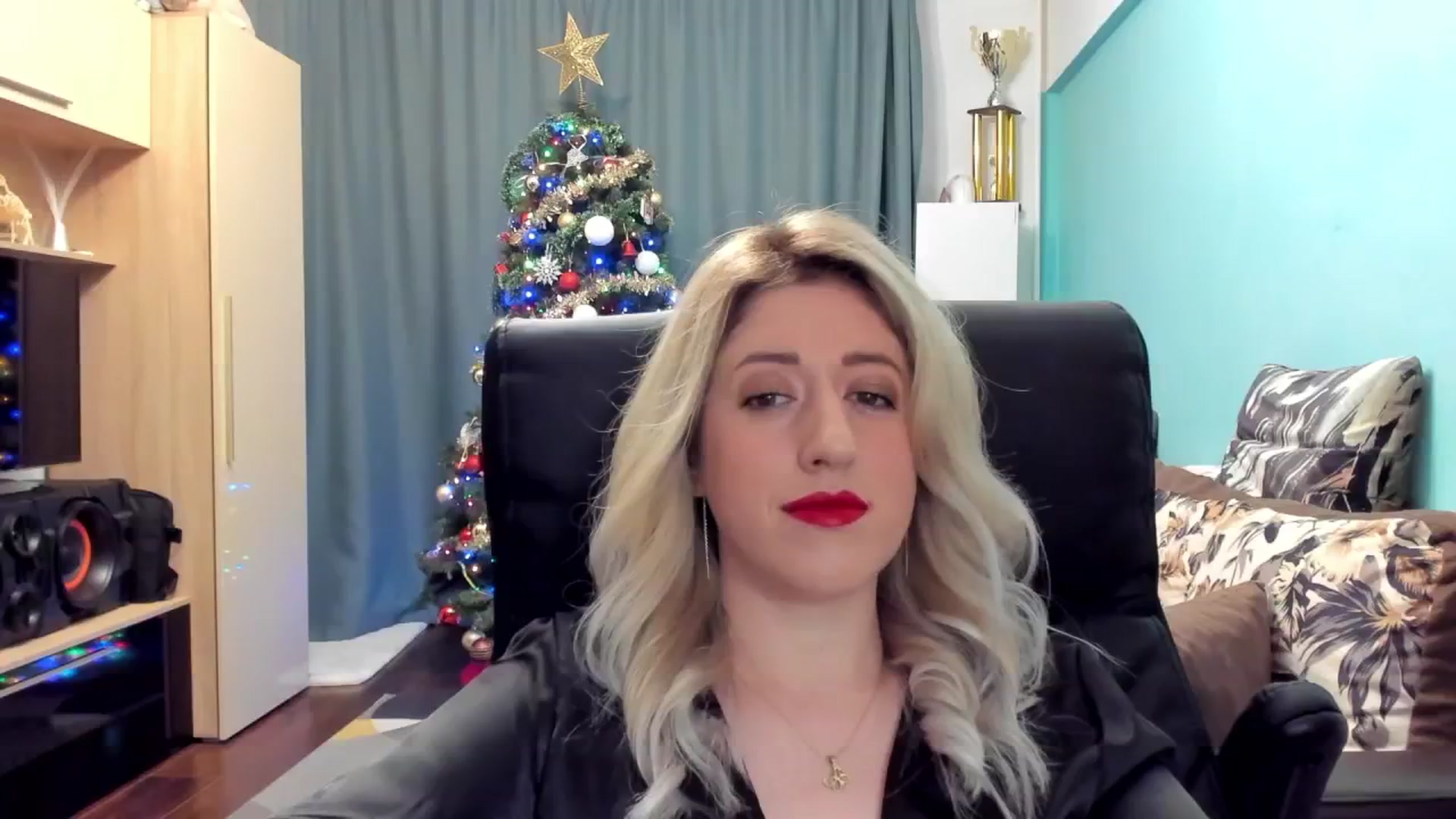 Gallery image thumbnail from SweetDelia_'s myfreecams stream on, 12/25/2024, 01:50 image 6 of 20