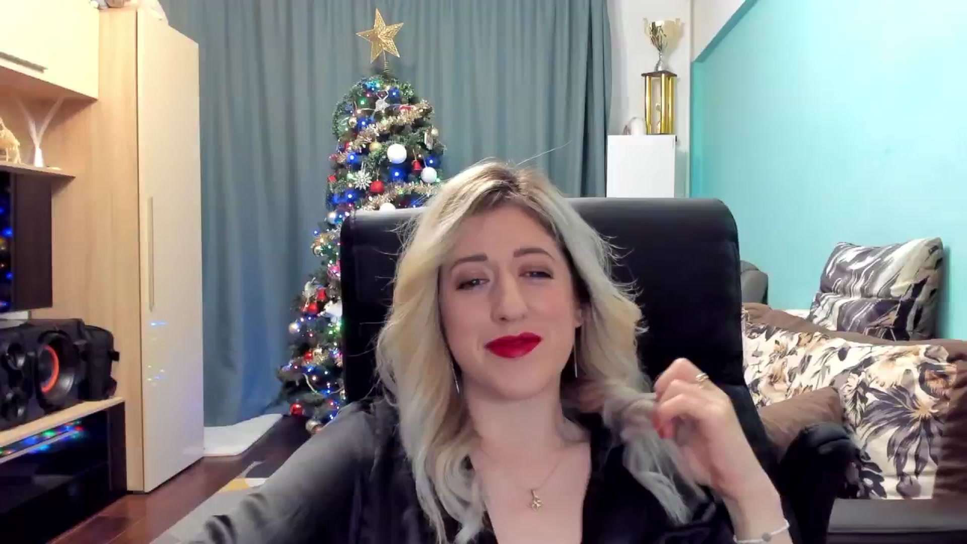 Gallery image thumbnail from SweetDelia_'s myfreecams stream on, 12/25/2024, 01:50 image 14 of 20
