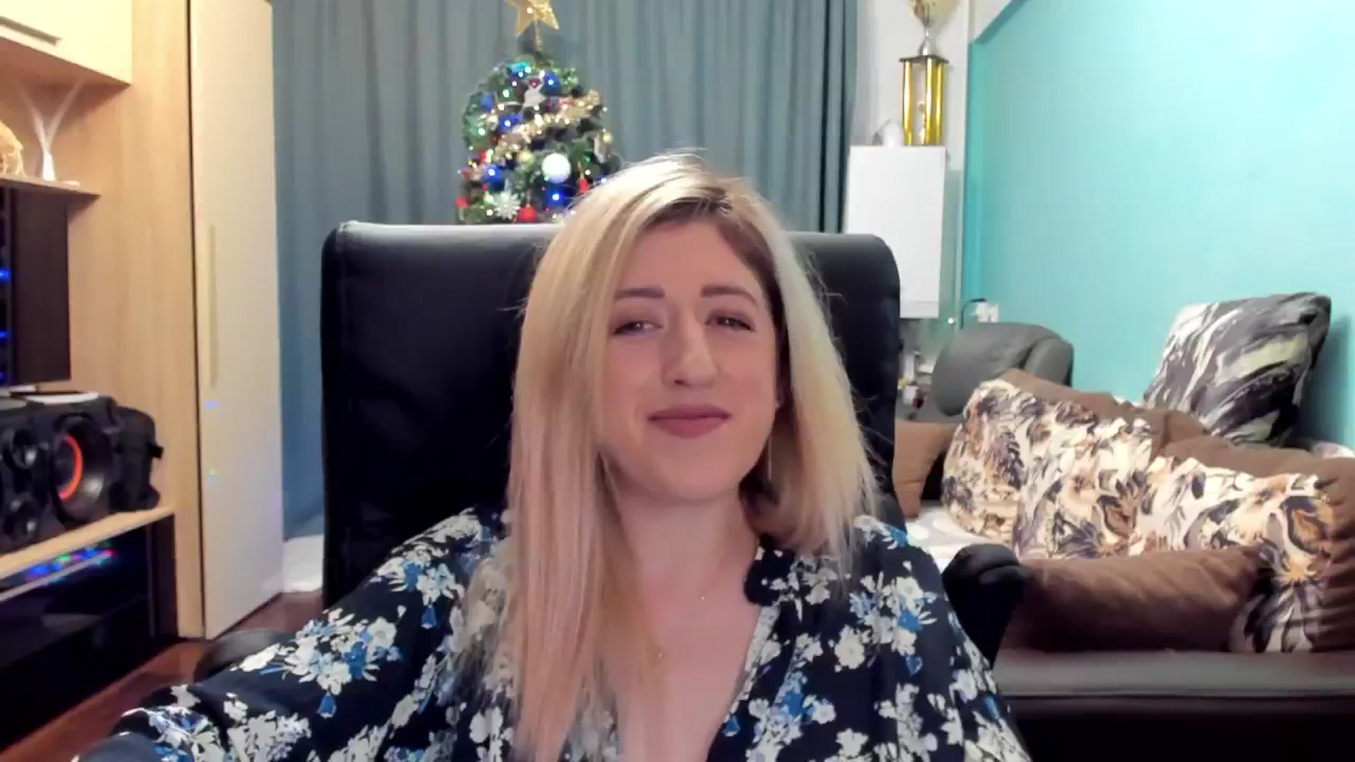 Gallery image thumbnail from SweetDelia_'s myfreecams stream on, 12/28/2024, 22:36 image 14 of 20