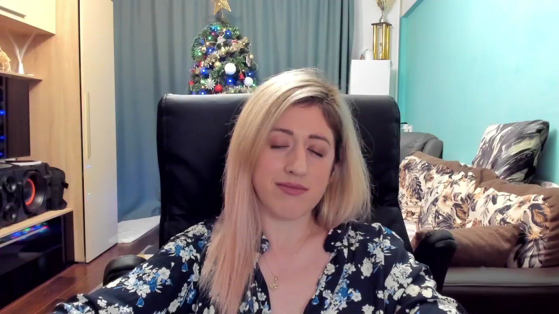 Gallery image thumbnail from SweetDelia_'s myfreecams stream on, 12/28/2024, 22:36 image 18 of 20