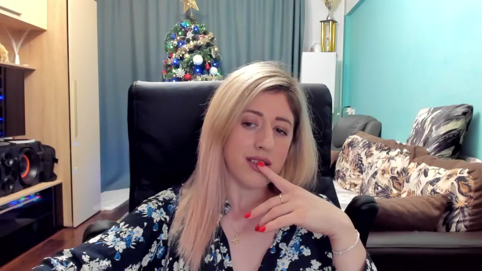 Gallery image thumbnail from SweetDelia_'s myfreecams stream on, 12/28/2024, 22:36 image 17 of 20