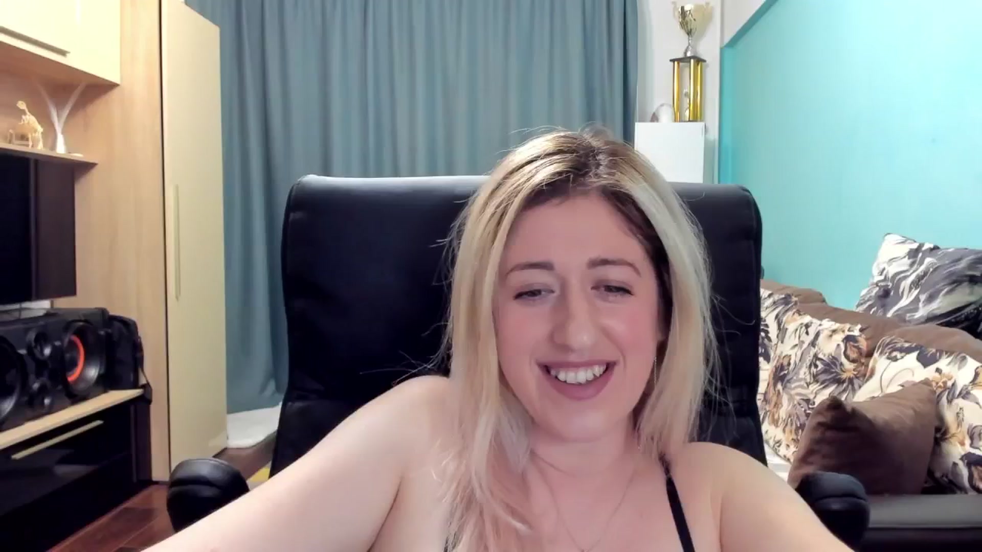 Gallery image thumbnail from SweetDelia_'s myfreecams stream on, 01/04/2025, 24:39 image 5 of 20