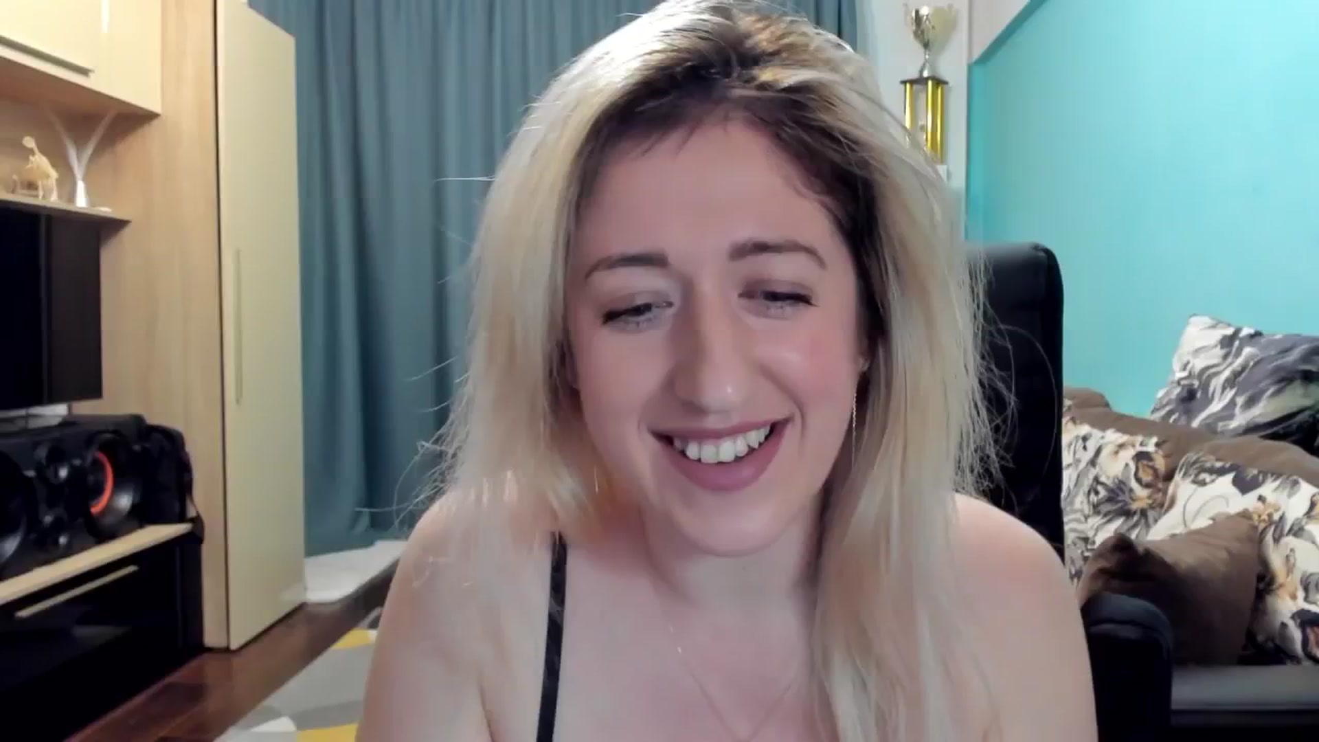 Gallery image thumbnail from SweetDelia_'s myfreecams stream on, 01/04/2025, 24:39 image 12 of 20