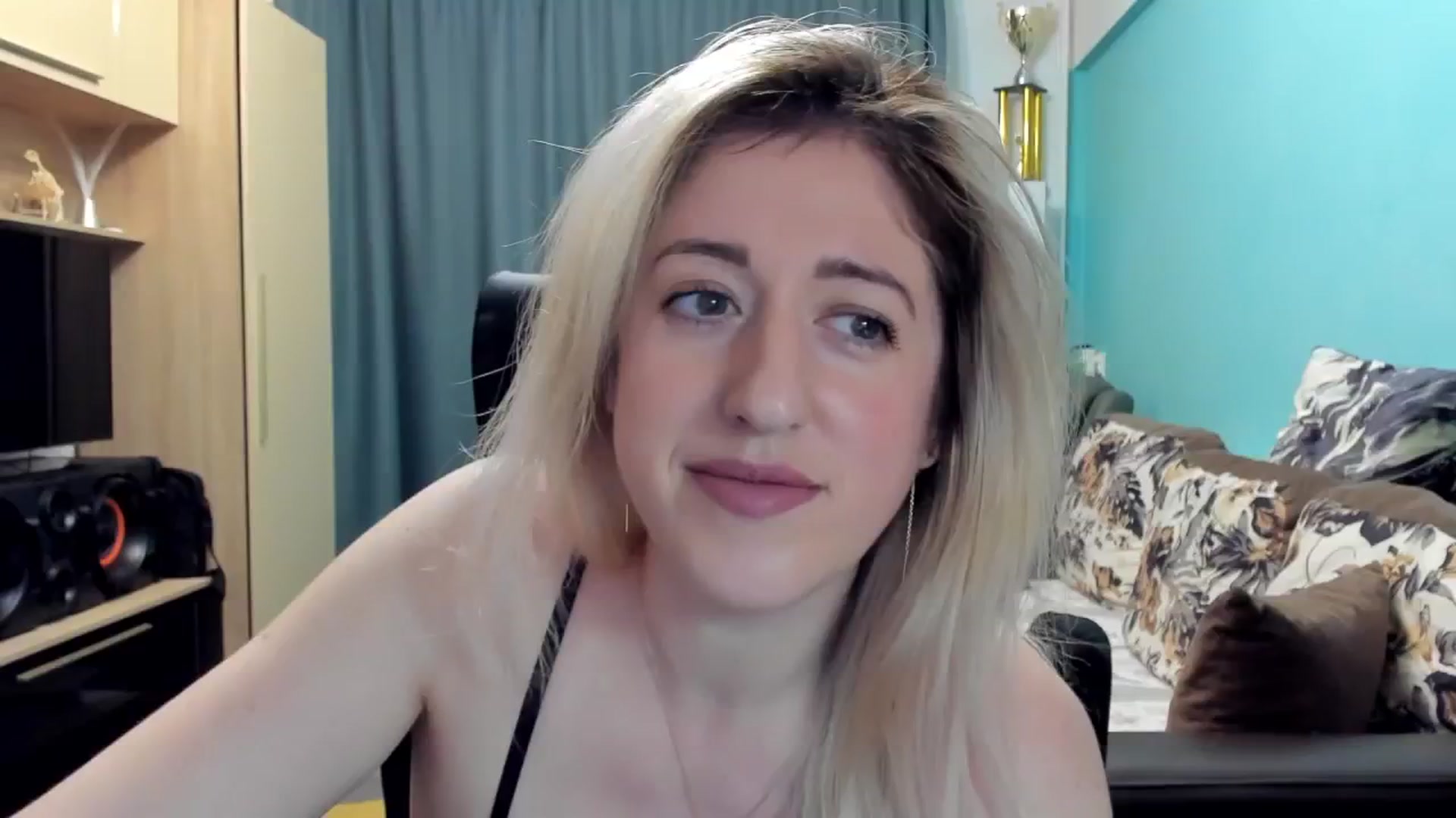 Gallery image thumbnail from SweetDelia_'s myfreecams stream on, 01/04/2025, 24:39 image 11 of 20