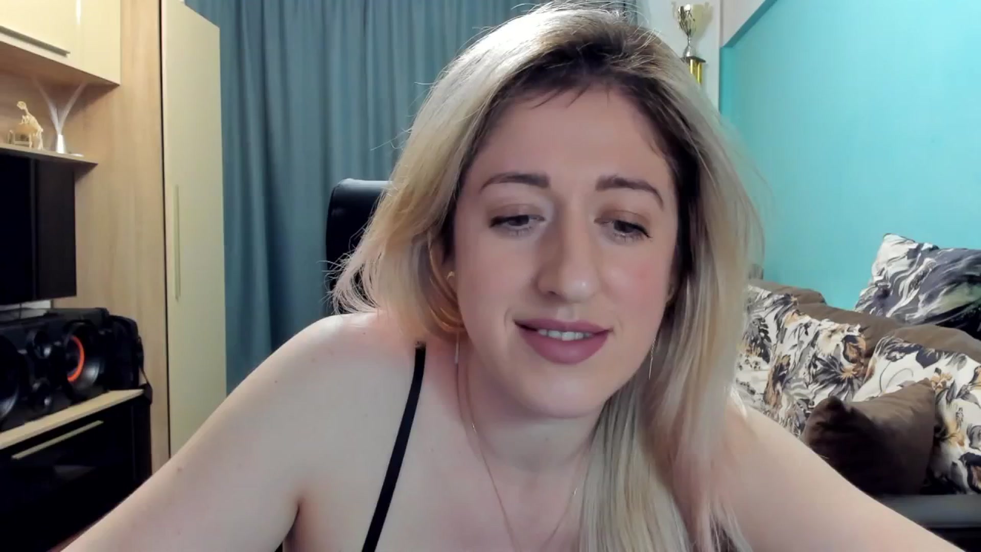 Gallery image thumbnail from SweetDelia_'s myfreecams stream on, 01/04/2025, 24:39 image 17 of 20
