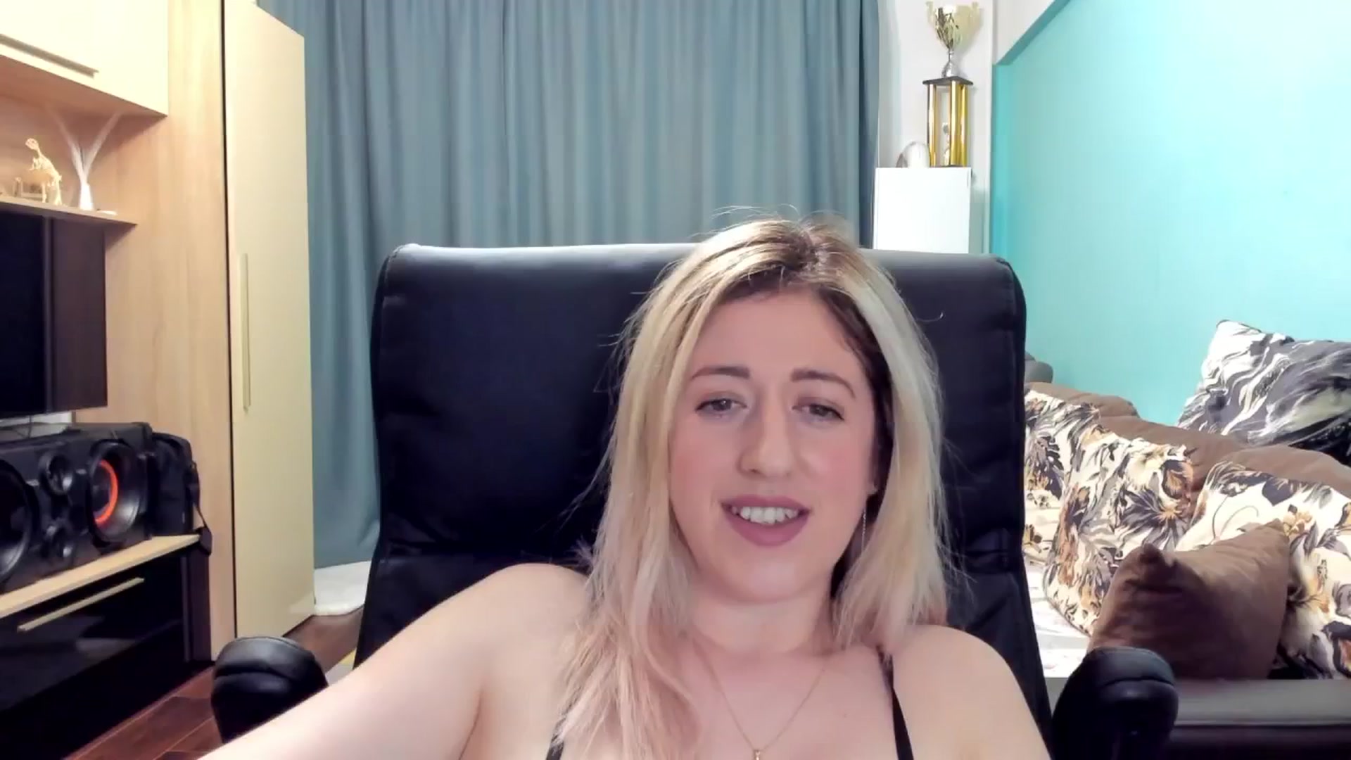 Gallery image thumbnail from SweetDelia_'s myfreecams stream on, 01/04/2025, 24:39 image 6 of 20